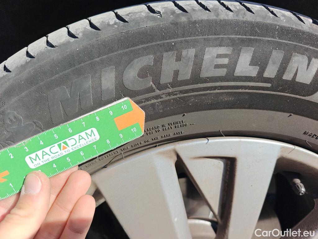  Peugeot  3008 PEUGEOT  / 2020 / 5P / todoterreno 1.2 PureTech 96KW S&S Active Pack EAT8 #31