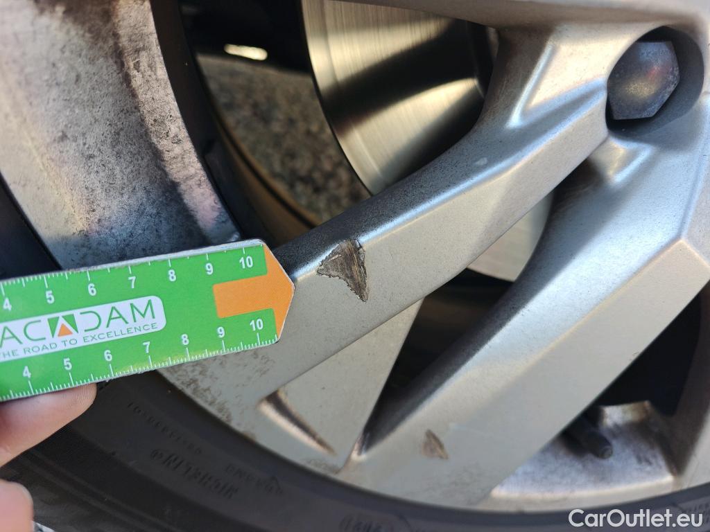  Peugeot  3008 PEUGEOT  / 2020 / 5P / todoterreno 1.2 PureTech 96KW S&S Active Pack EAT8 #5