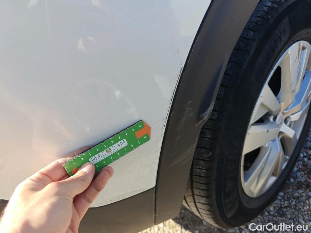  Peugeot  3008 PEUGEOT  / 2020 / 5P / todoterreno 1.2 PureTech 96KW S&S Active Pack EAT8 #20