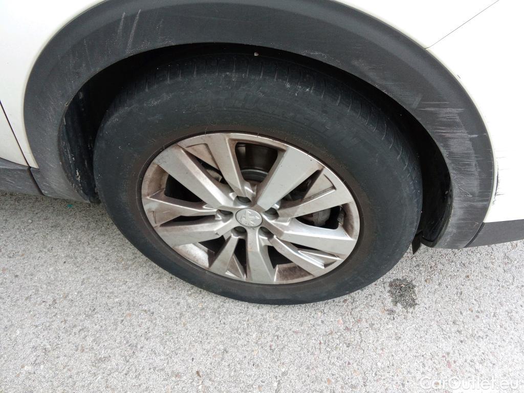  Peugeot  3008 PEUGEOT  / 2020 / 5P / todoterreno 1.2 PureTech 96KW S&S Active Pack EAT8 #22