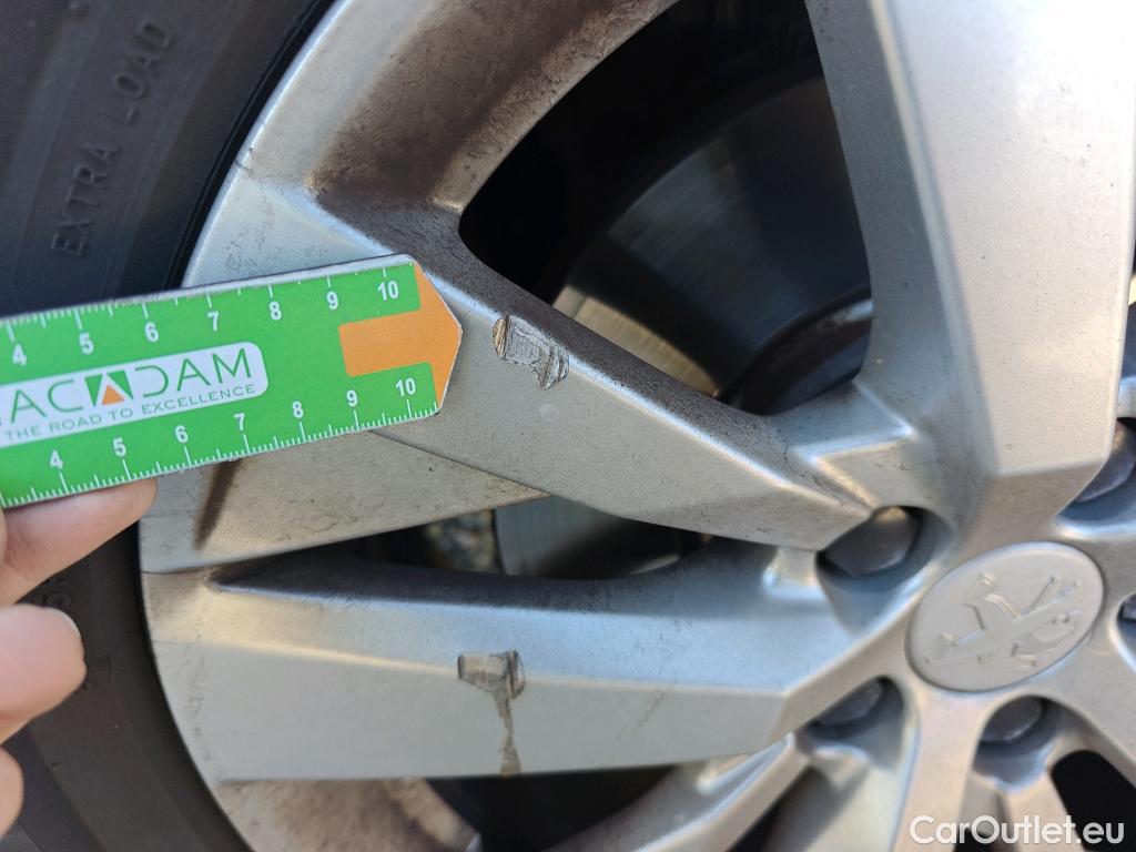  Peugeot  3008 PEUGEOT  / 2020 / 5P / todoterreno 1.2 PureTech 96KW S&S Active Pack EAT8 #3