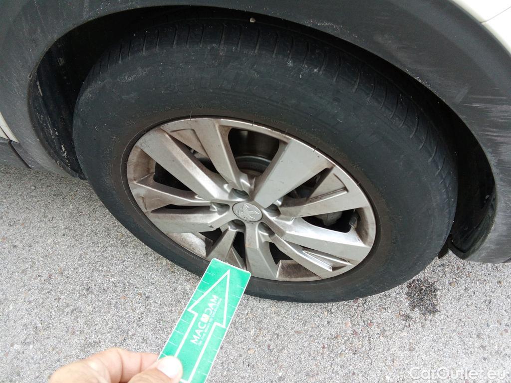  Peugeot  3008 PEUGEOT  / 2020 / 5P / todoterreno 1.2 PureTech 96KW S&S Active Pack EAT8 #23