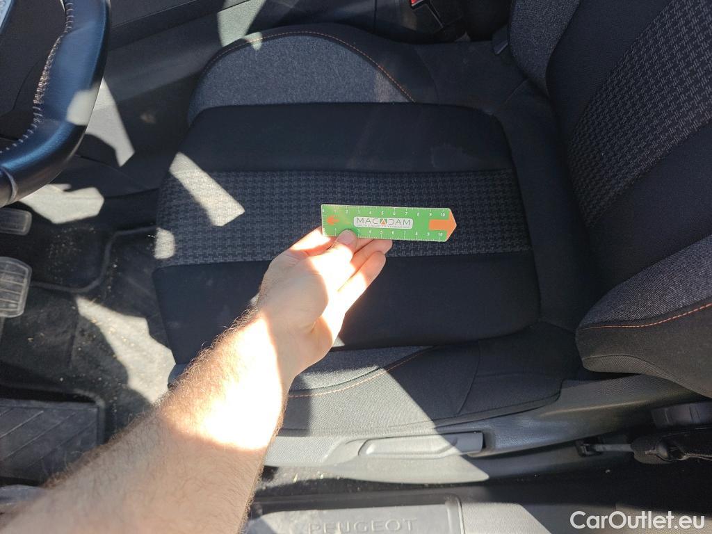  Peugeot  3008 PEUGEOT  / 2020 / 5P / todoterreno 1.2 PureTech 96KW S&S Active Pack EAT8 #25