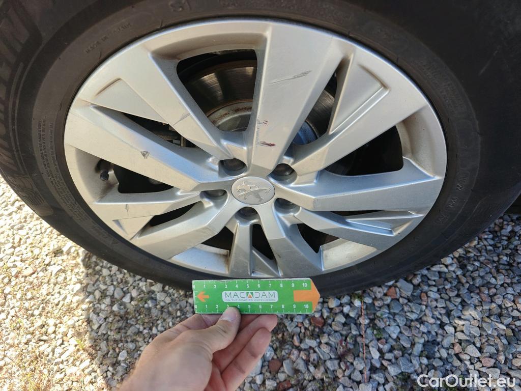  Peugeot  3008 PEUGEOT  / 2020 / 5P / todoterreno 1.2 PureTech 96KW S&S Active Pack EAT8 #17