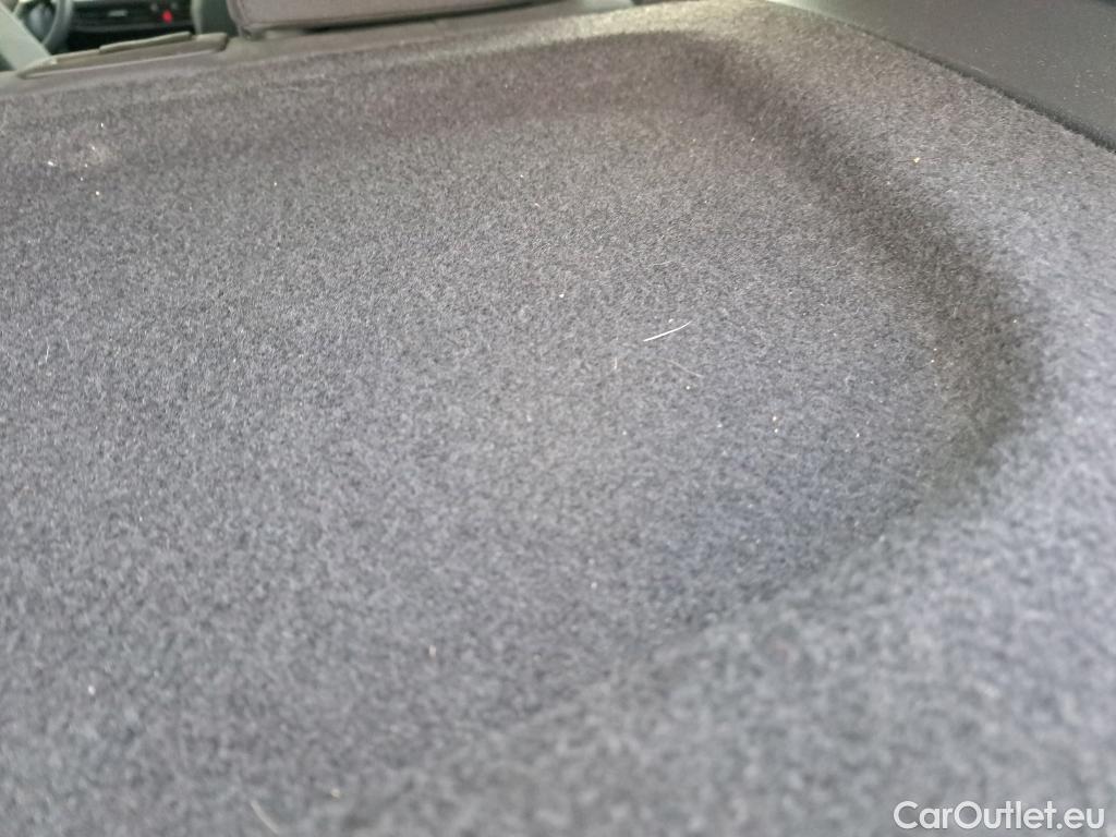  Volkswagen  Golf  VOLKSWAGEN / 2020 / 5P / berlina con portón 2.0 TDI 85kW (115CV) #18