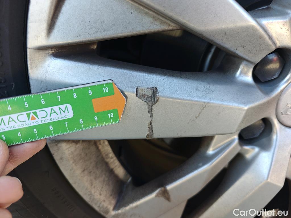  Peugeot  3008 PEUGEOT  / 2020 / 5P / todoterreno 1.2 PureTech 96KW S&S Active Pack EAT8 #4