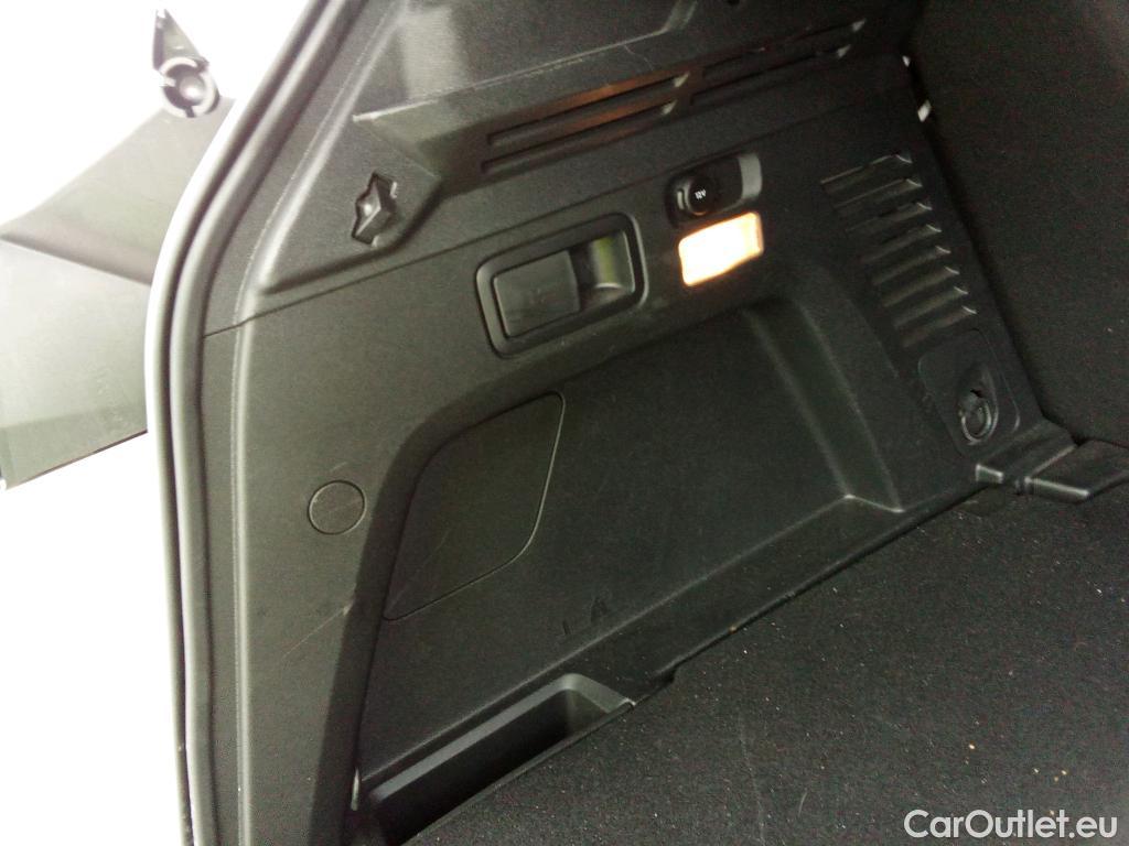  Peugeot  3008 PEUGEOT  / 2020 / 5P / todoterreno 1.2 PureTech 96KW S&S Active Pack EAT8 #28