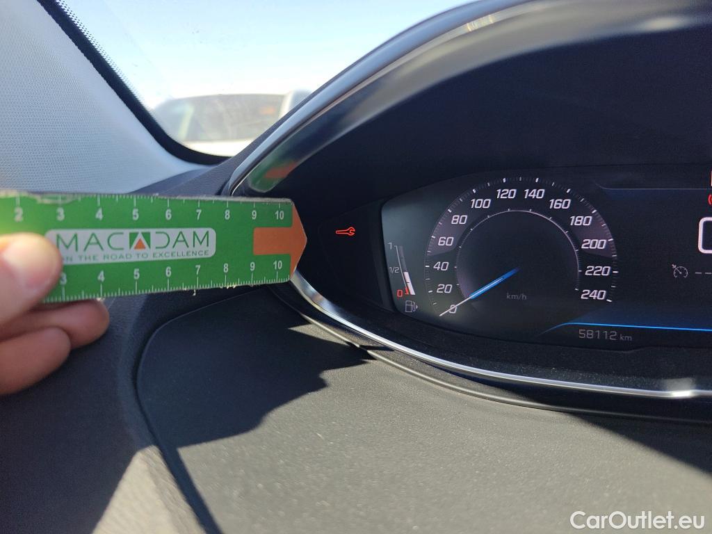  Peugeot  3008 PEUGEOT  / 2020 / 5P / todoterreno 1.2 PureTech 96KW S&S Active Pack EAT8 #23