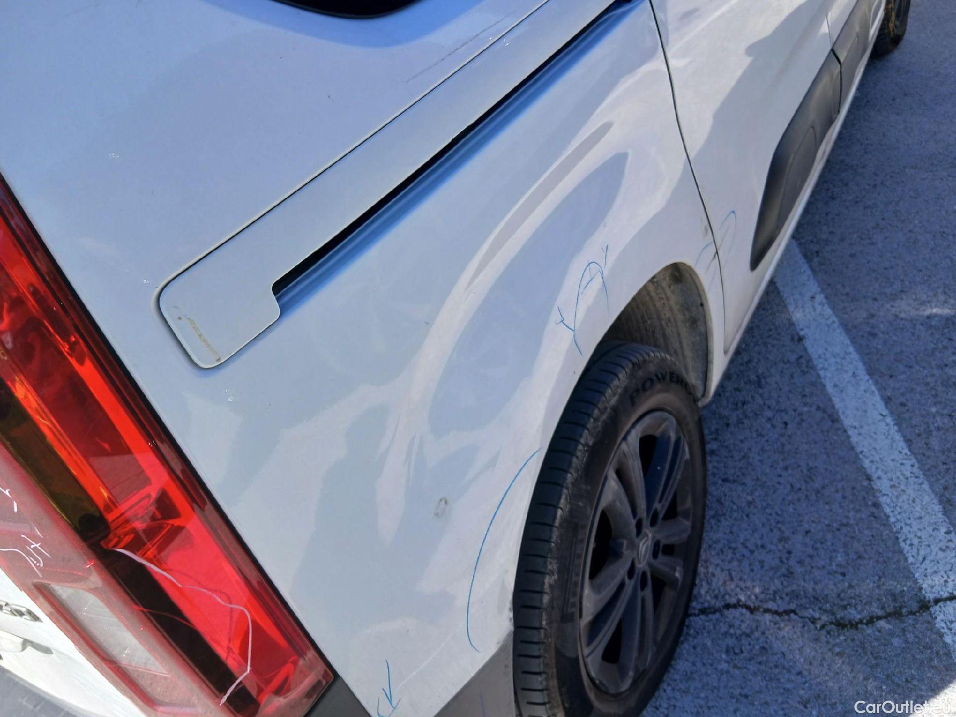  Citroen  Berlingo CITROEN  / 2018 / 5P / monovolumen compacto Talla M BlueHDi 100 SHINE #53