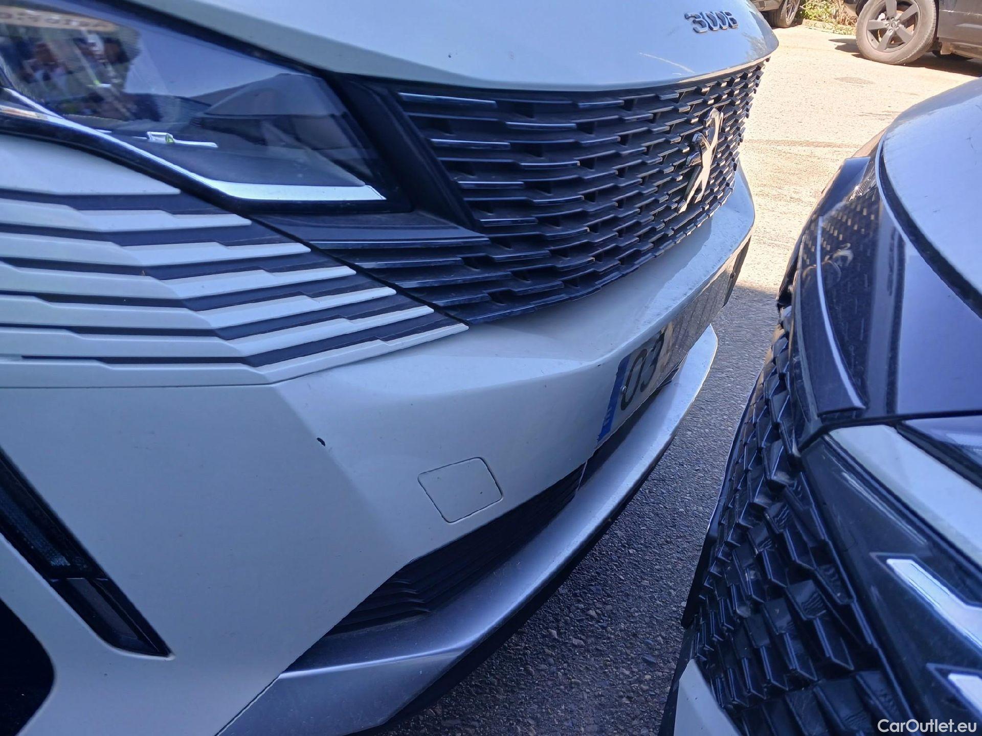  Peugeot  3008 PEUGEOT  / 2020 / 5P / todoterreno 1.2 PureTech 96KW S&S Active Pack EAT8 #4