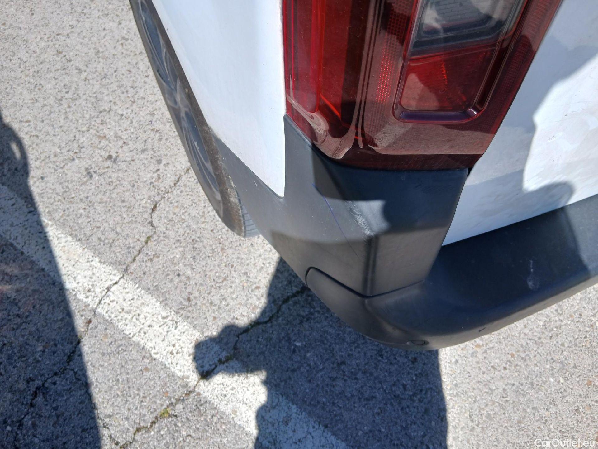  Citroen  Berlingo CITROEN  / 2018 / 5P / monovolumen compacto Talla M BlueHDi 100 SHINE #32