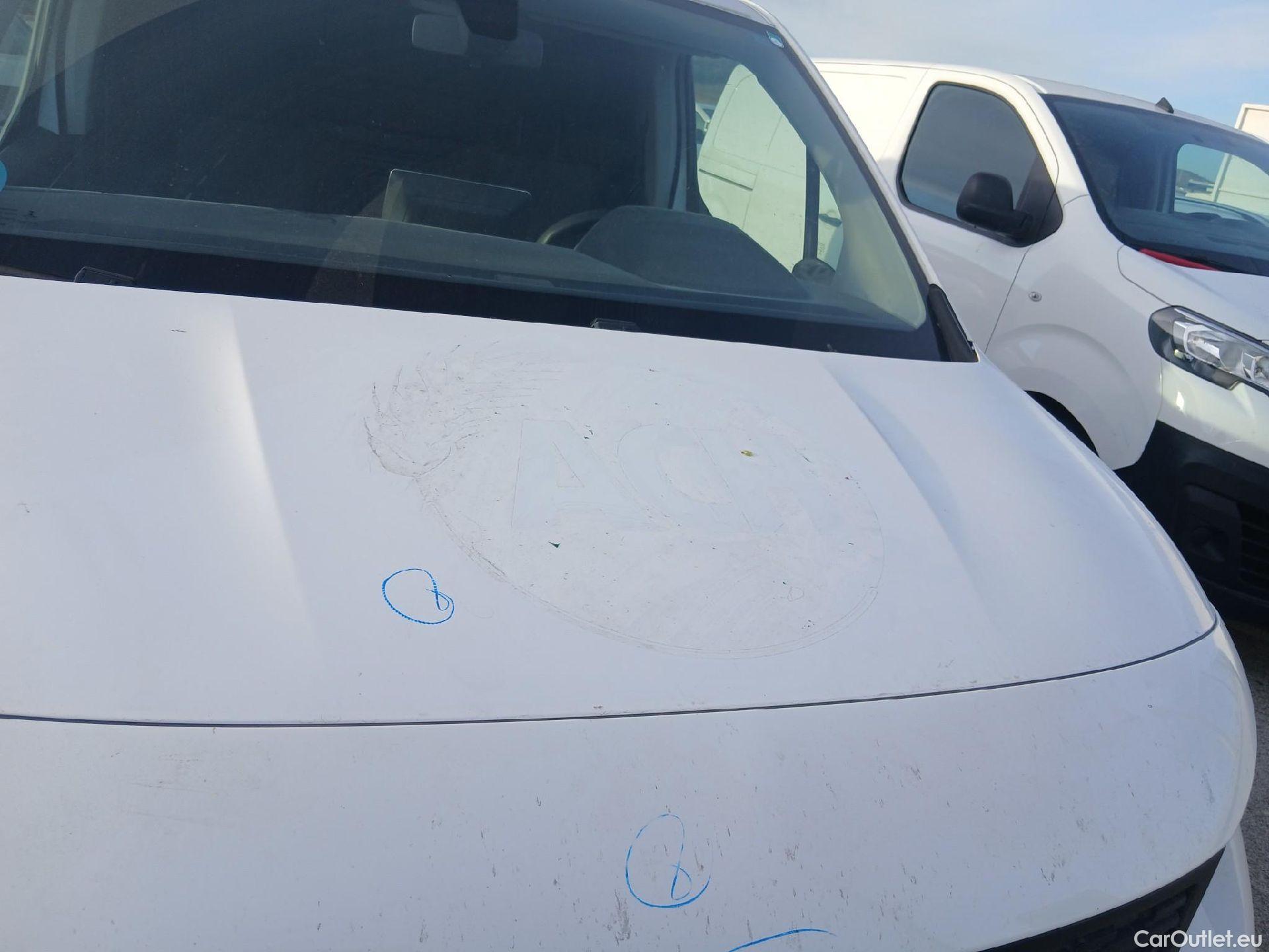  Peugeot  Partner PEUGEOT  / 2018 / 4P / furgón derivado de turismo Premium Standard 600kg BlueHDi 73kW (AC) #18