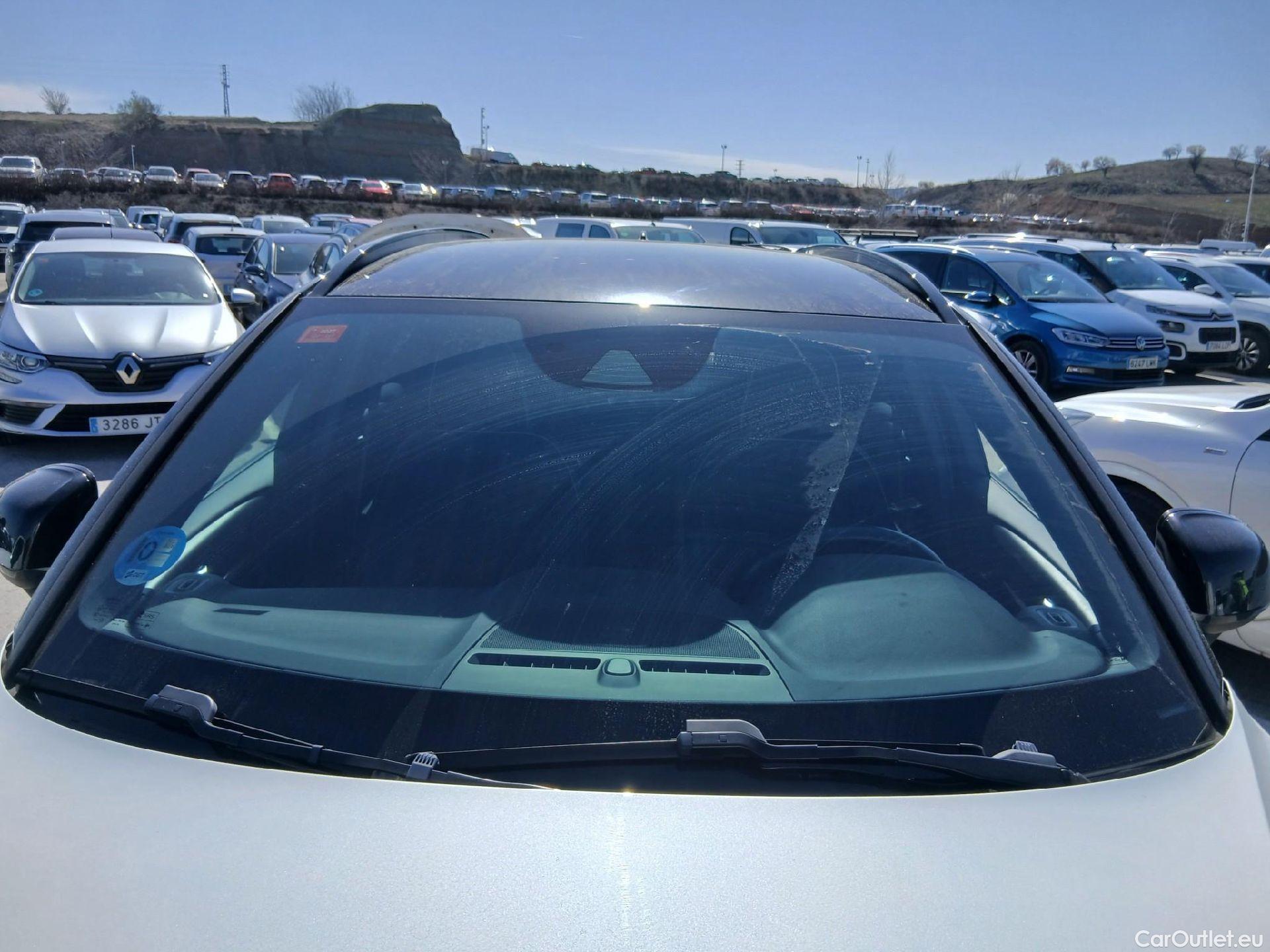  Volvo  XC 40 VOLVO XC40 / 2017 / 5P / todoterreno 1.5 T5 Twin Recharge R-Design Auto #1