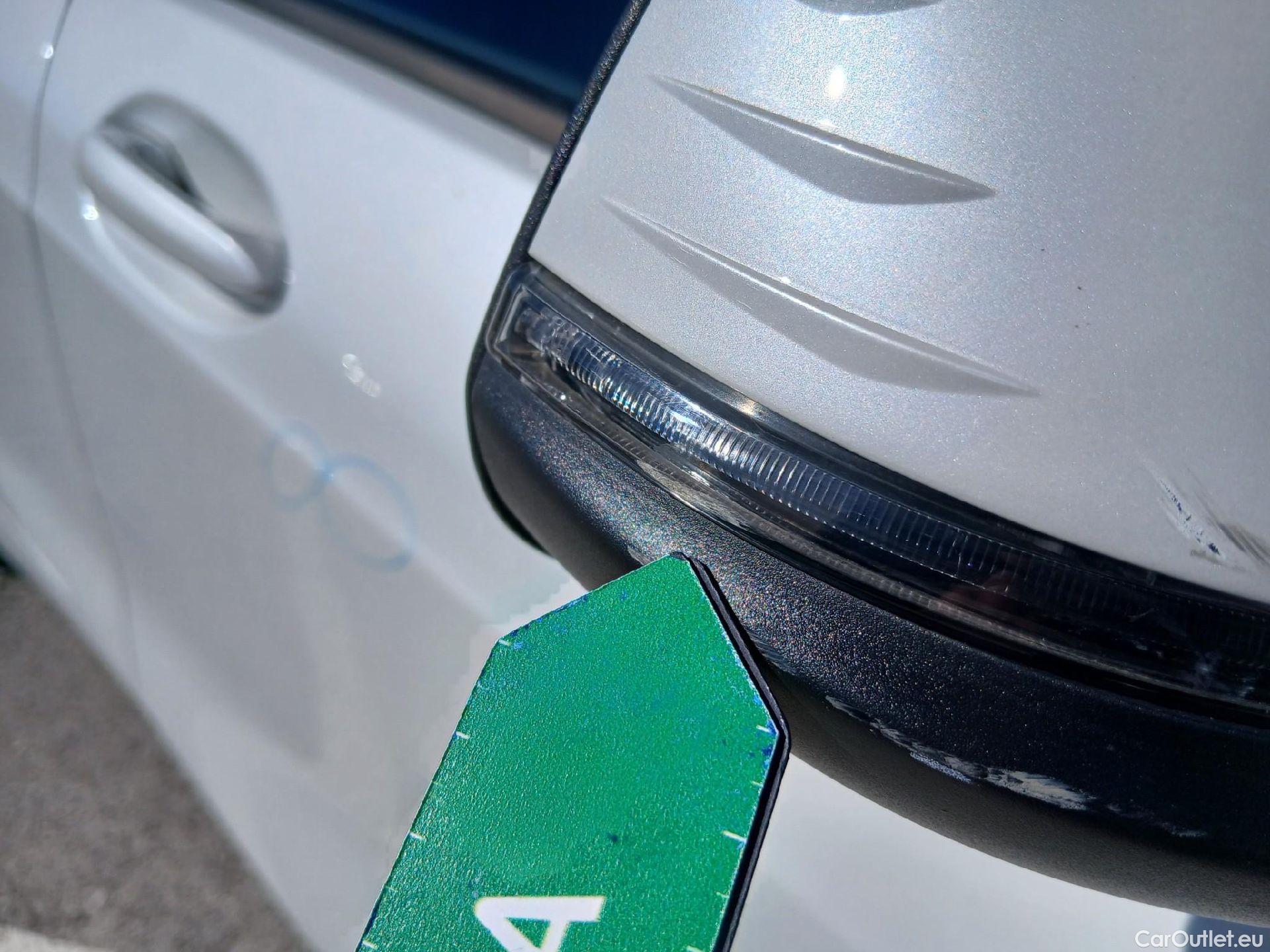  Bmw  Serie 1 BMW  / 2019 / 5P / berlina con portón 118i #47