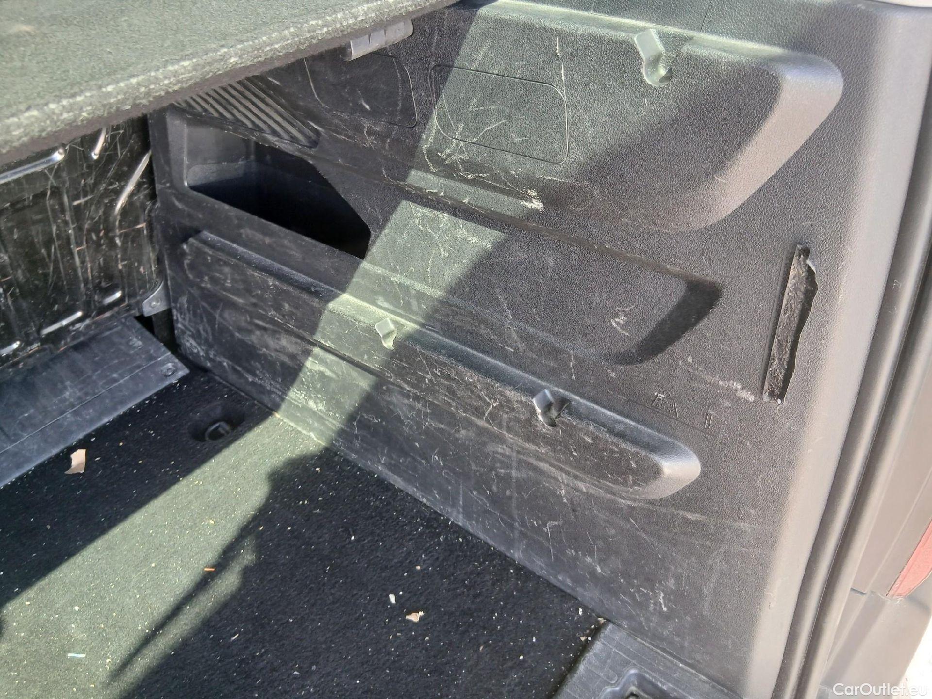  Citroen  Berlingo CITROEN  / 2018 / 5P / monovolumen compacto Talla M BlueHDi 100 SHINE #41