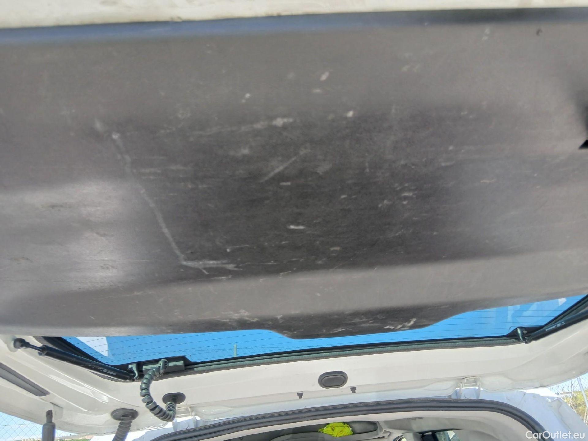  Citroen  Berlingo CITROEN  / 2018 / 5P / monovolumen compacto Talla M BlueHDi 100 SHINE #46