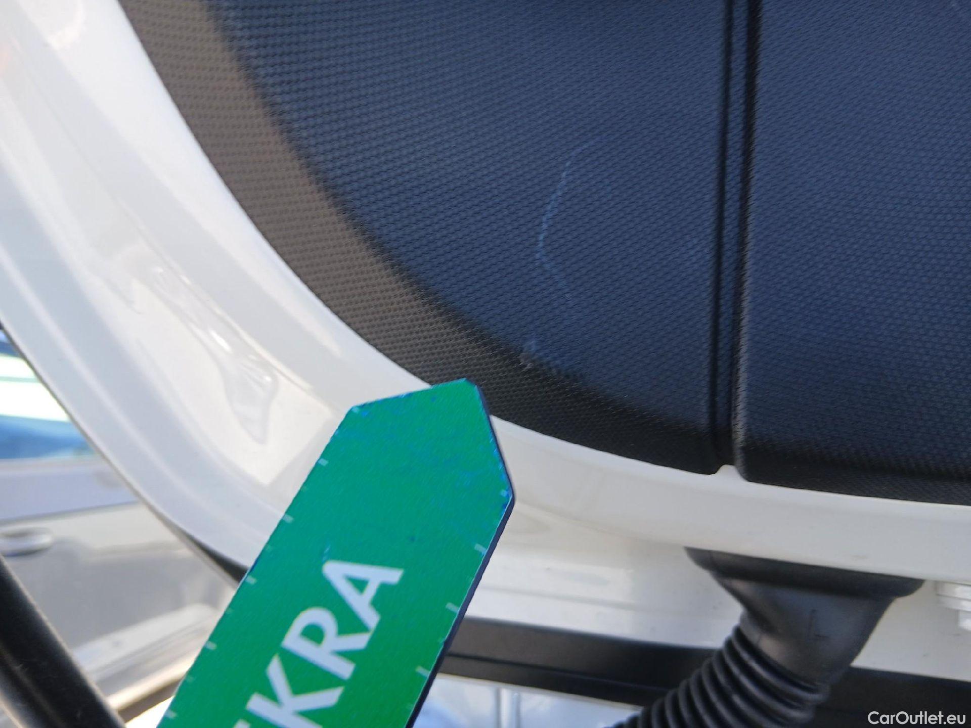  Bmw  Serie 1 BMW  / 2019 / 5P / berlina con portón 118i #27