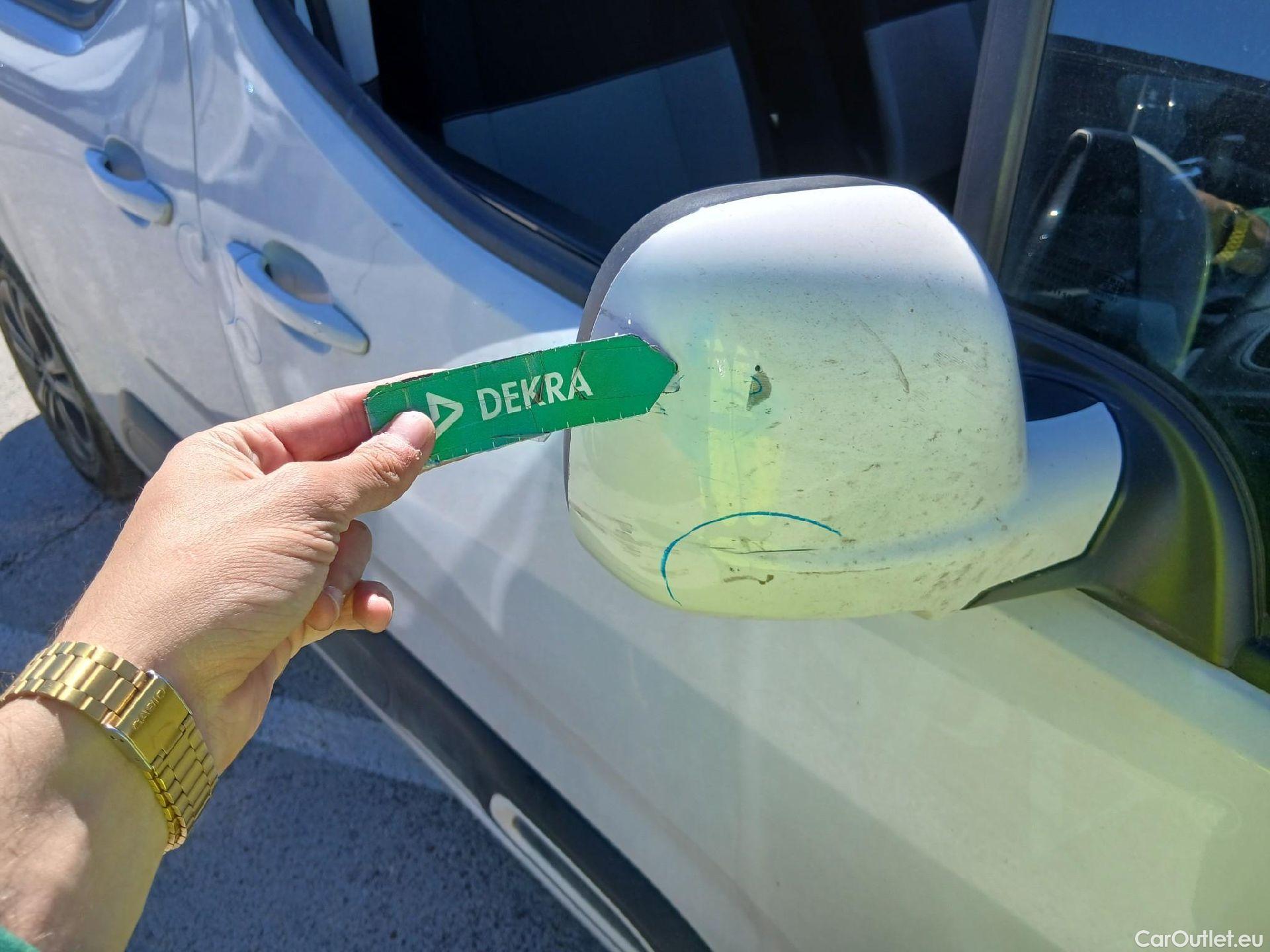  Citroen  Berlingo CITROEN  / 2018 / 5P / monovolumen compacto Talla M BlueHDi 100 SHINE #69