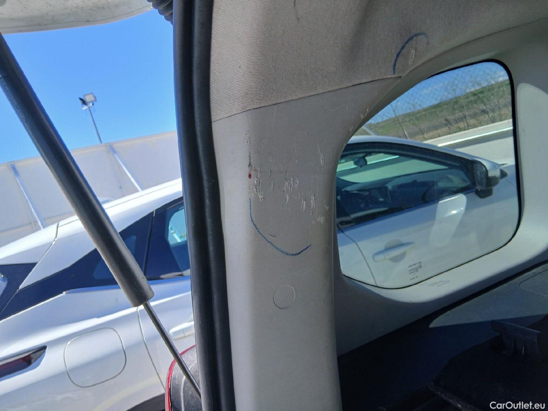  Citroen  Berlingo CITROEN  / 2018 / 5P / monovolumen compacto Talla M BlueHDi 100 SHINE #45