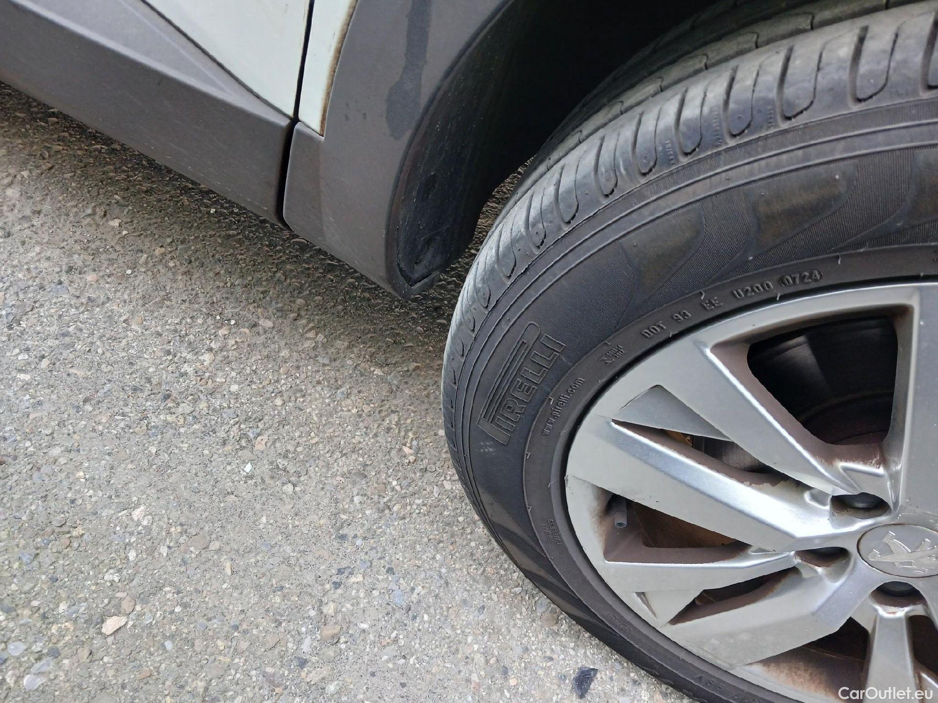  Peugeot  3008 PEUGEOT  / 2020 / 5P / todoterreno 1.2 PureTech 96KW S&S Active Pack EAT8 #18