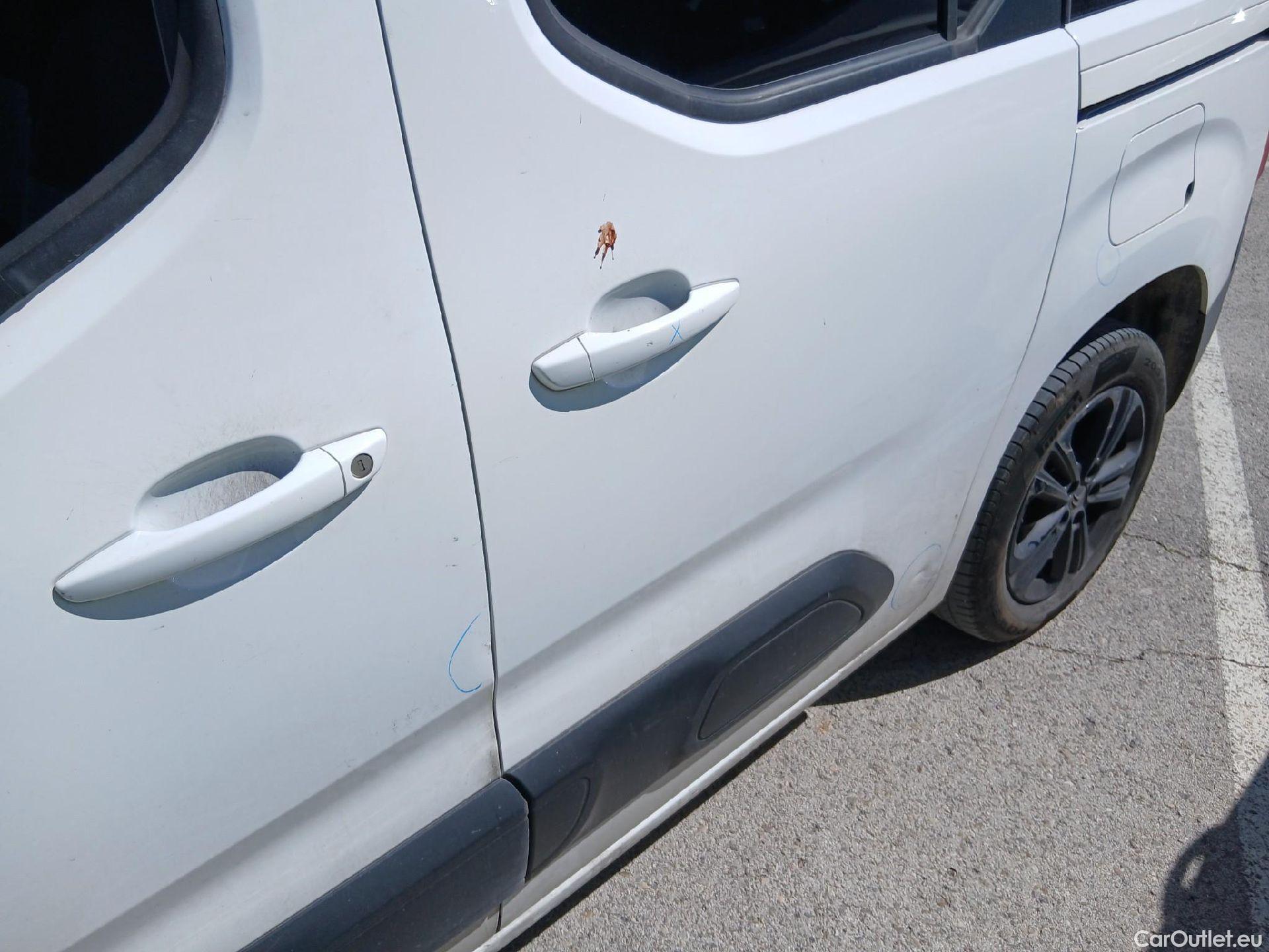  Citroen  Berlingo CITROEN  / 2018 / 5P / monovolumen compacto Talla M BlueHDi 100 SHINE #18