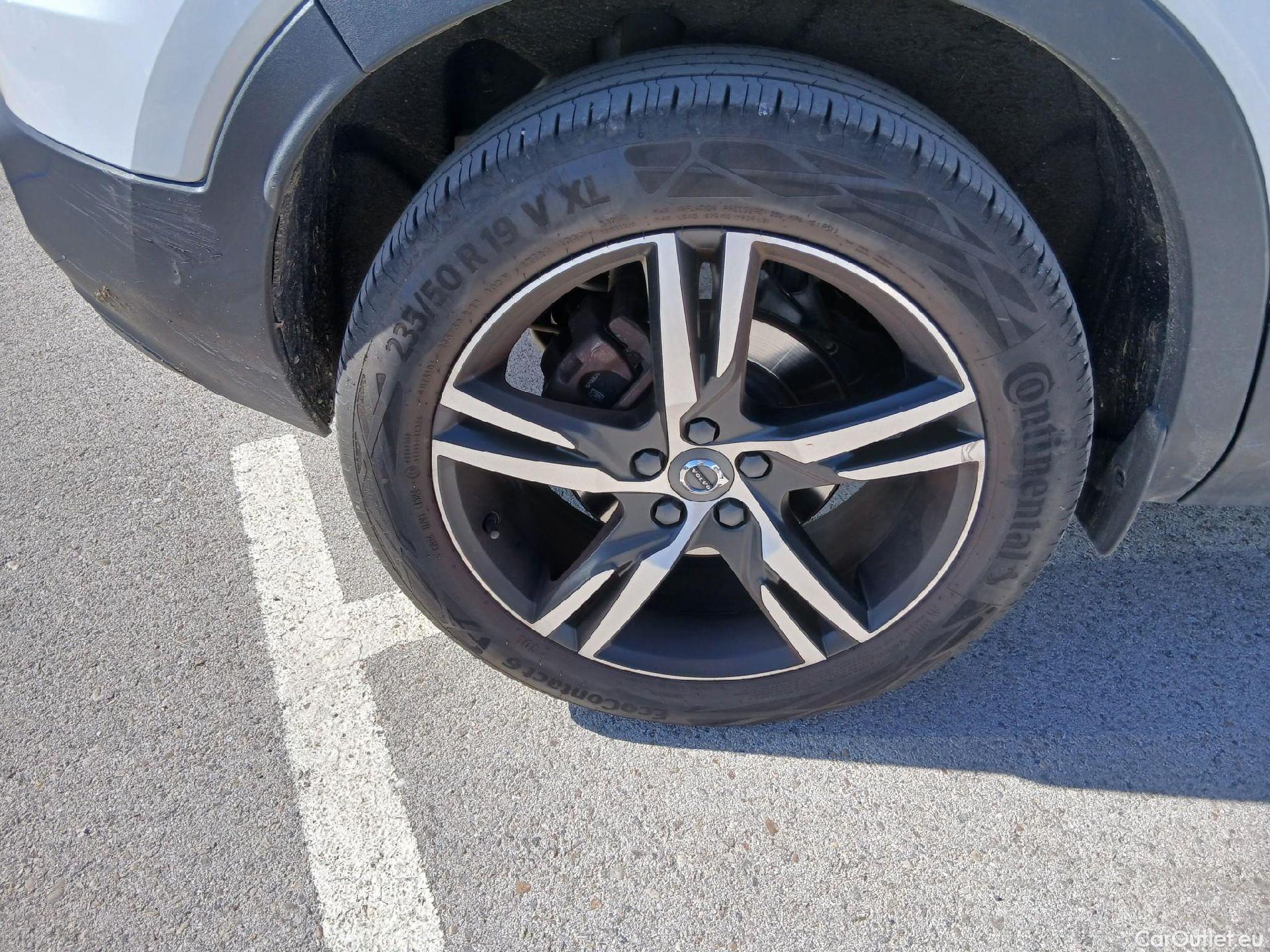  Volvo  XC 40 VOLVO XC40 / 2017 / 5P / todoterreno 1.5 T5 Twin Recharge R-Design Auto #28