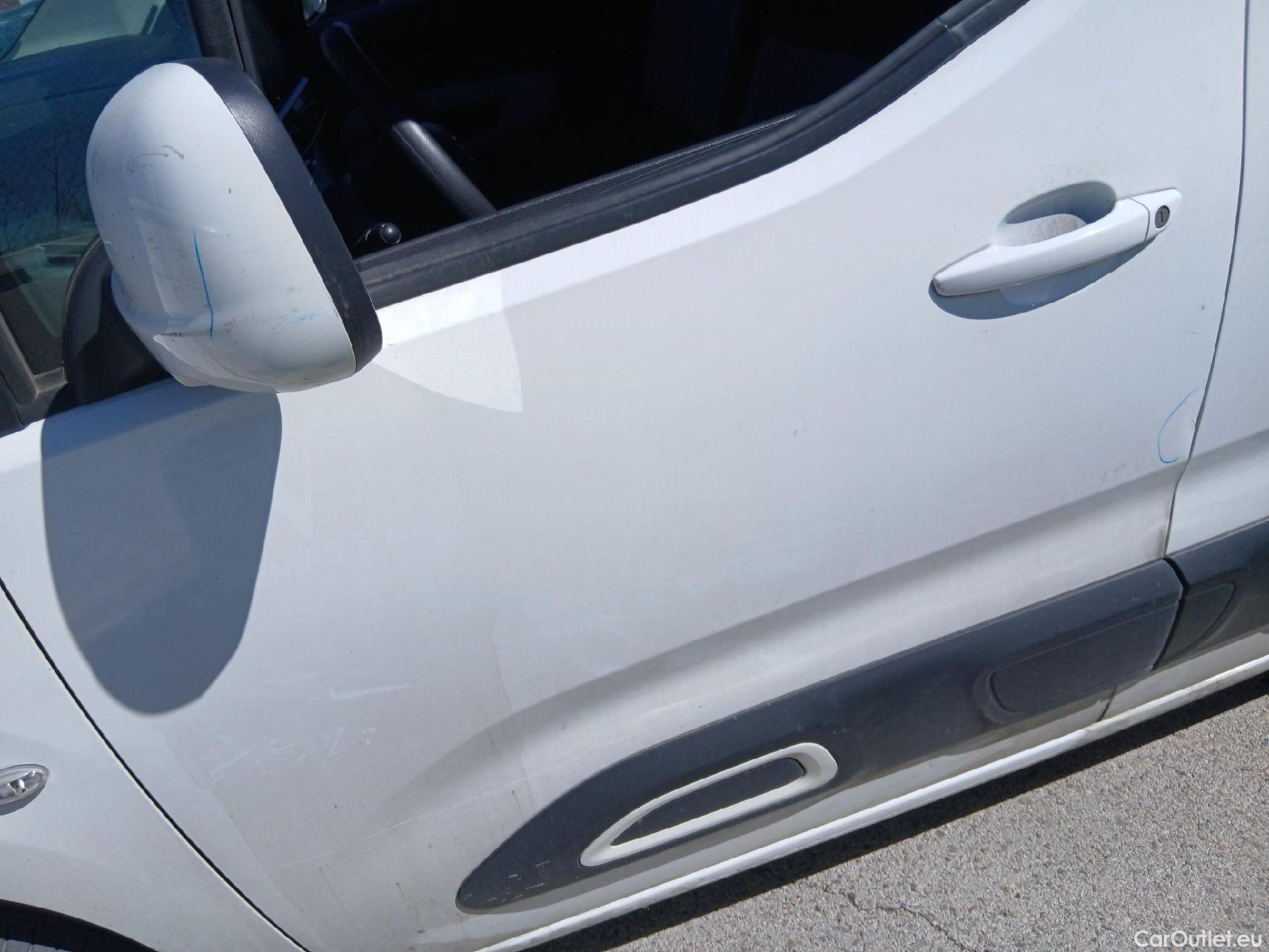  Citroen  Berlingo CITROEN  / 2018 / 5P / monovolumen compacto Talla M BlueHDi 100 SHINE #16