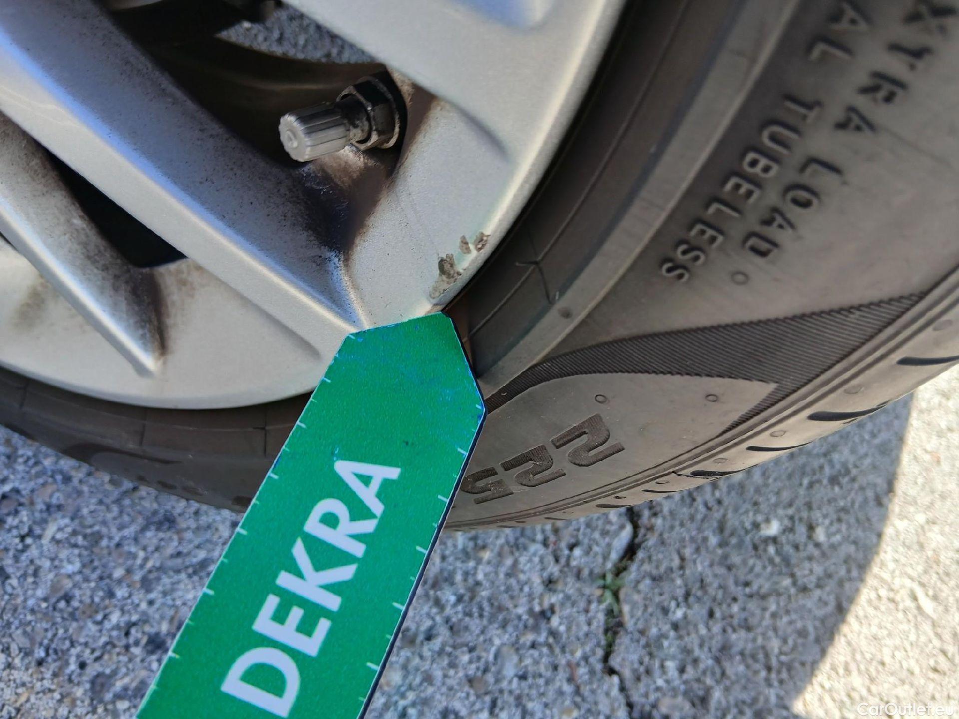  Bmw  Serie 1 BMW  / 2019 / 5P / berlina con portón 118i #14