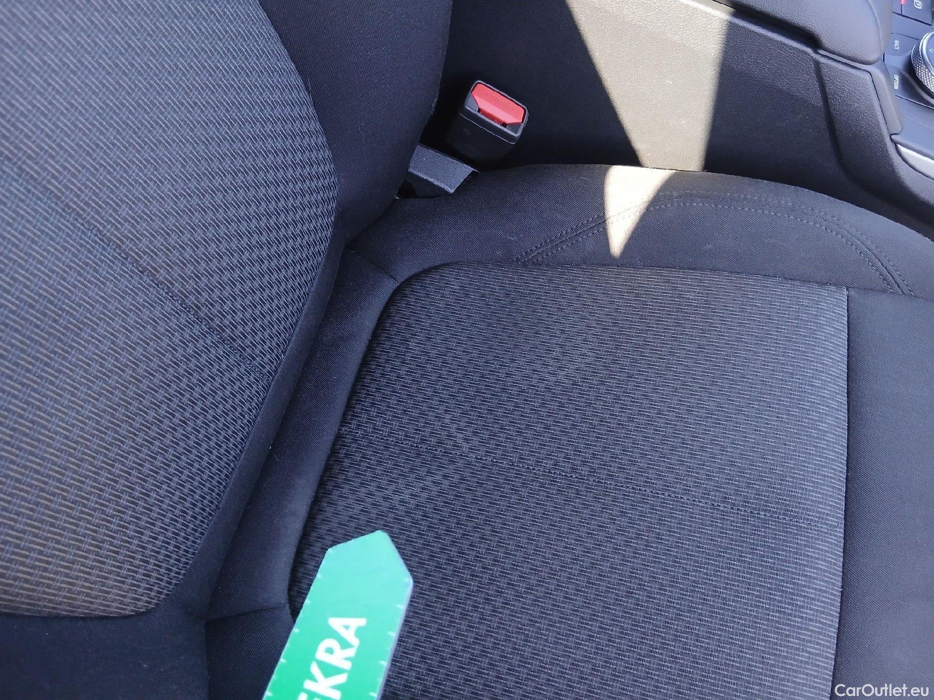  Bmw  Serie 1 BMW  / 2019 / 5P / berlina con portón 118i #18