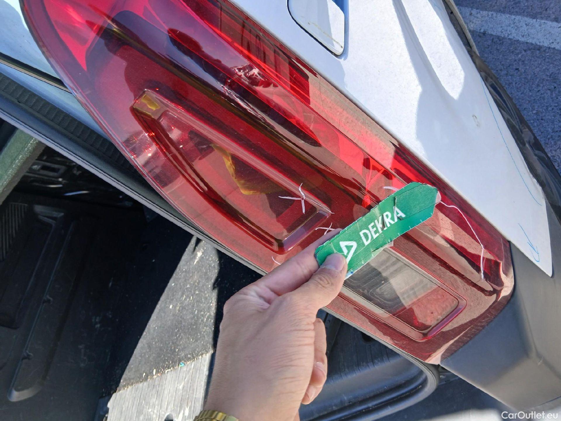  Citroen  Berlingo CITROEN  / 2018 / 5P / monovolumen compacto Talla M BlueHDi 100 SHINE #48