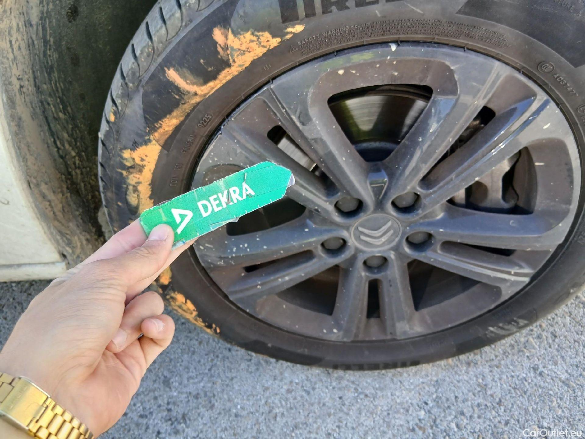  Citroen  Berlingo CITROEN  / 2018 / 5P / monovolumen compacto Talla M BlueHDi 100 SHINE #71