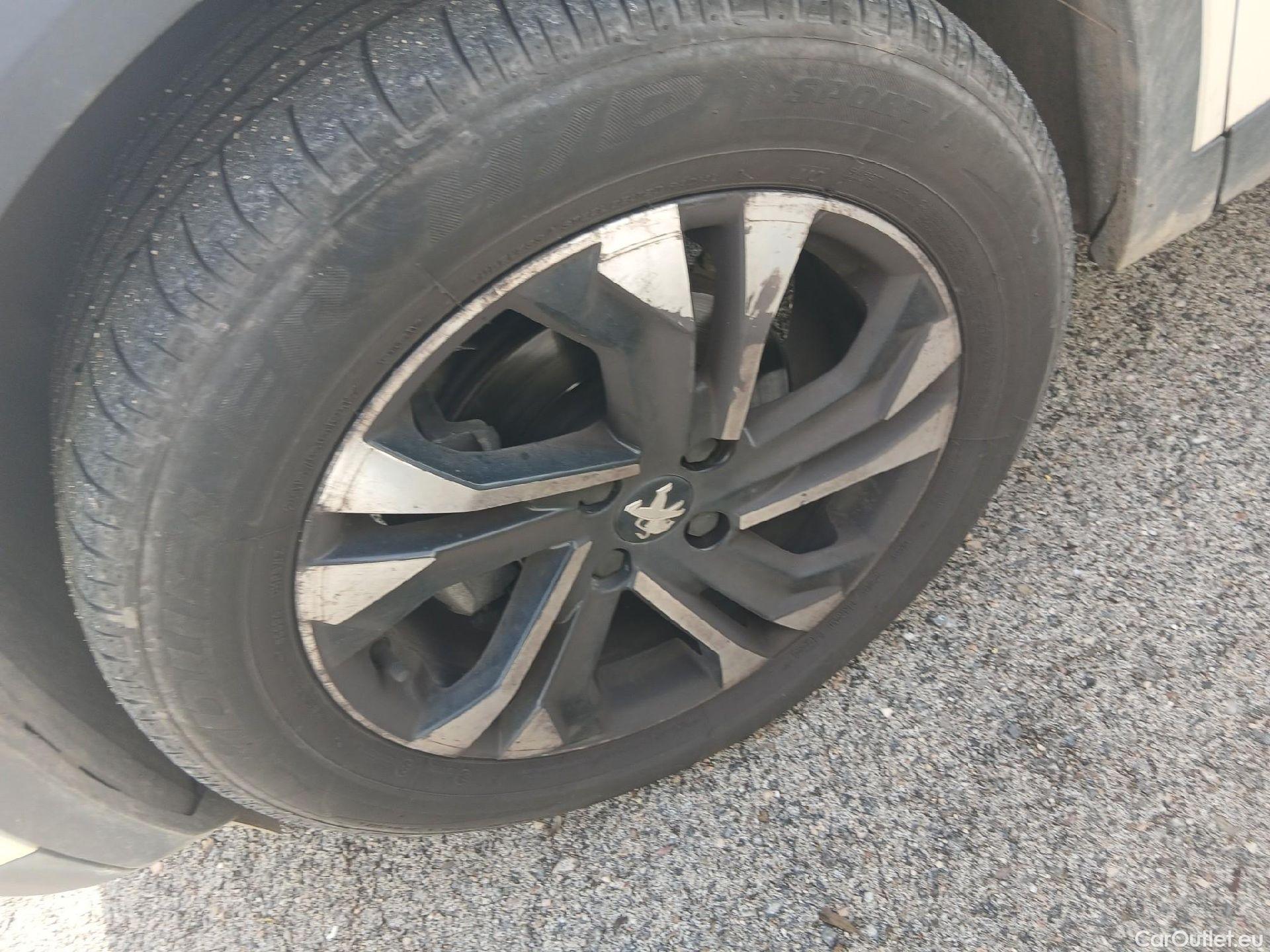  Peugeot  2008 PEUGEOT  / 2019 / 5P / todoterreno Allure BlueHDI 81kW (110CV) #10