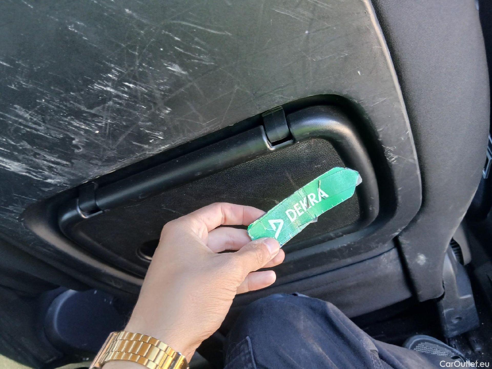  Citroen  Berlingo CITROEN  / 2018 / 5P / monovolumen compacto Talla M BlueHDi 100 SHINE #60