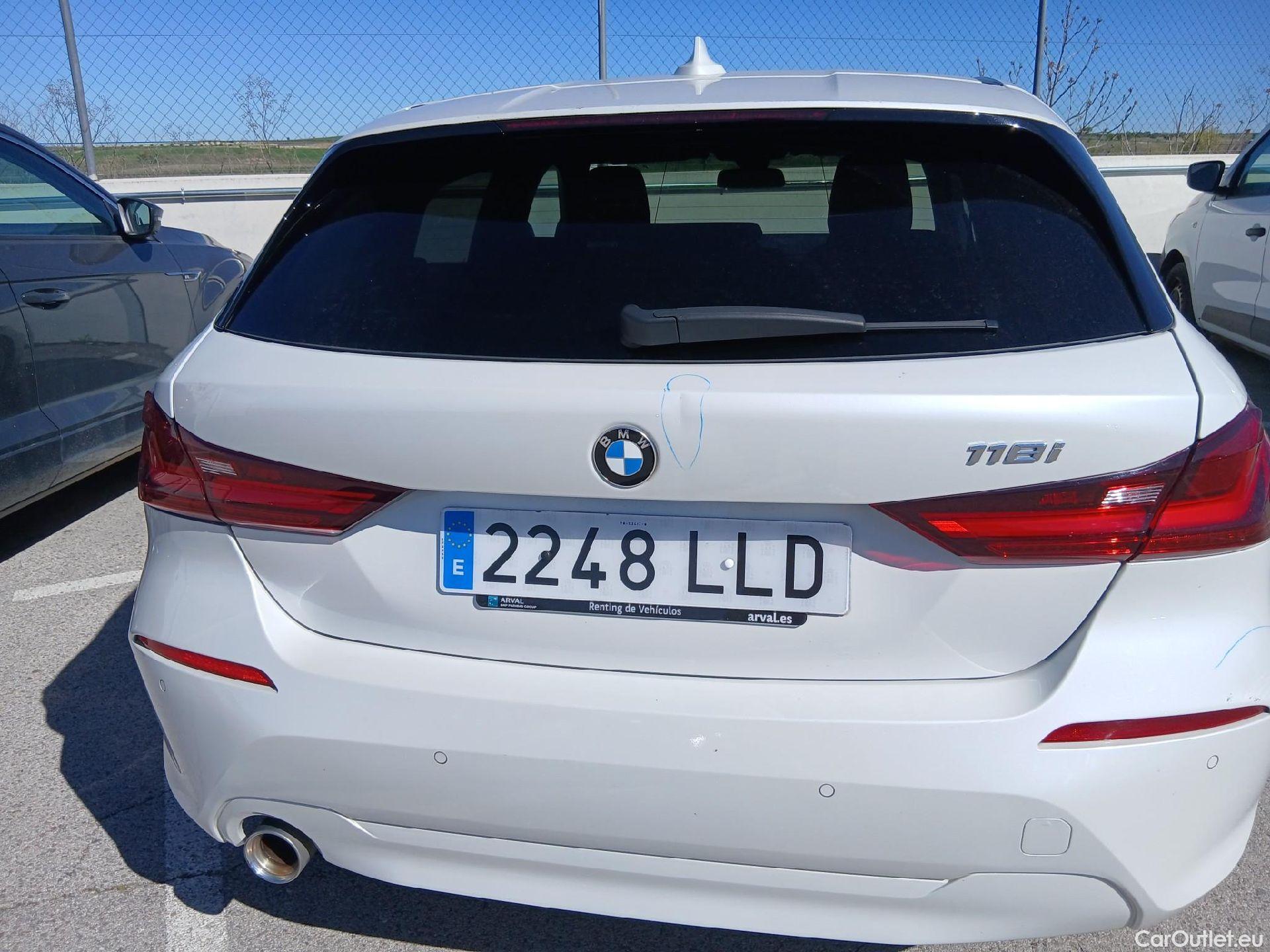  Bmw  Serie 1 BMW  / 2019 / 5P / berlina con portón 118i #23