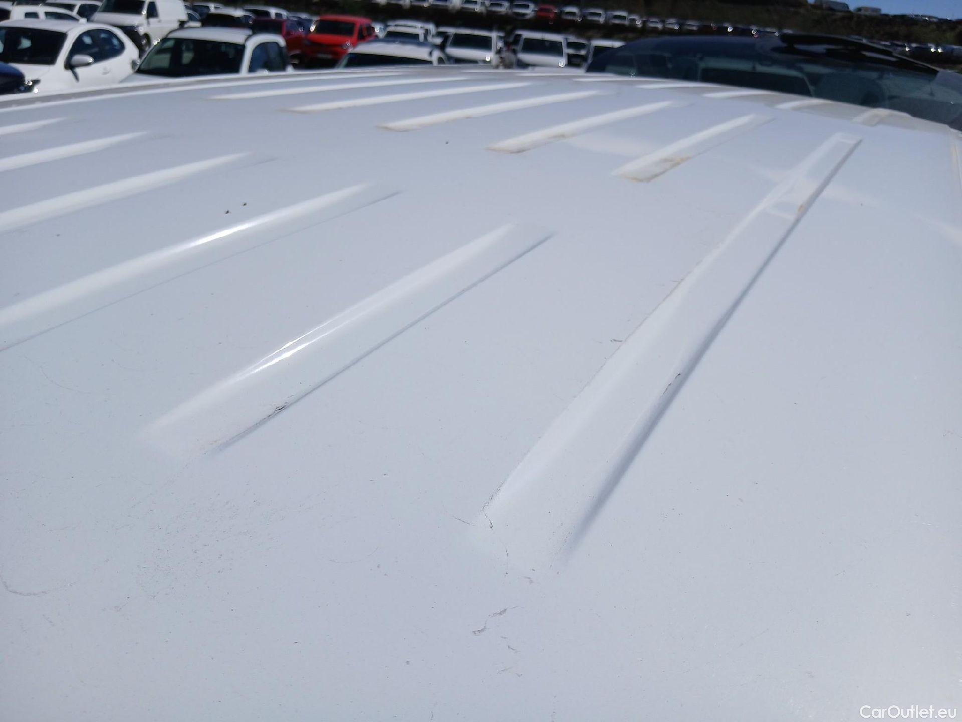  Citroen  Berlingo CITROEN  / 2018 / 5P / monovolumen compacto Talla M BlueHDi 100 SHINE #23