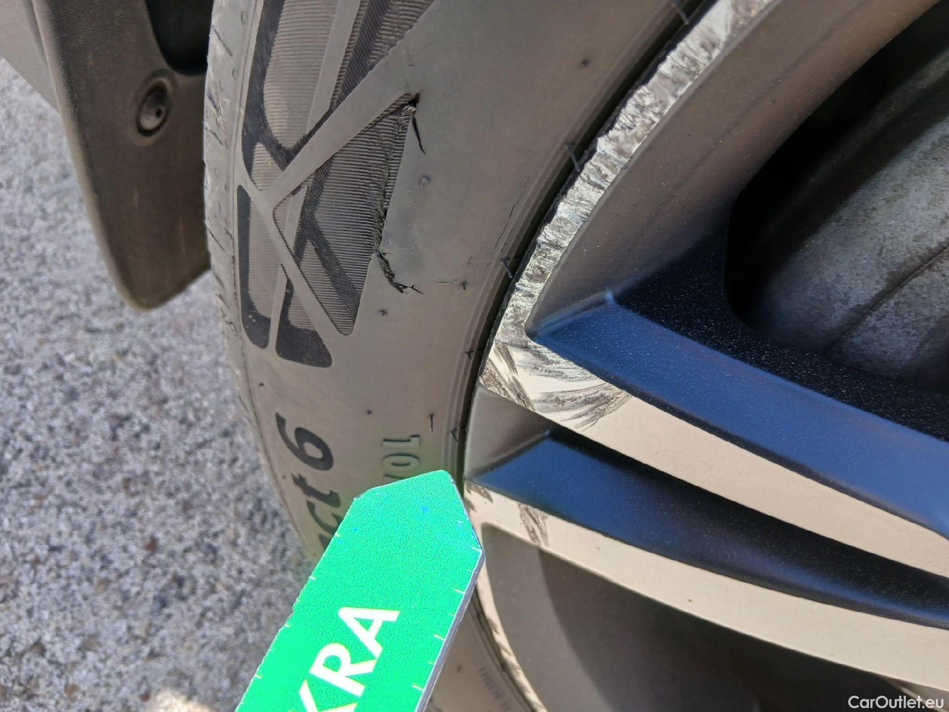  Volvo  XC 40 VOLVO XC40 / 2017 / 5P / todoterreno 1.5 T5 Twin Recharge R-Design Auto #8