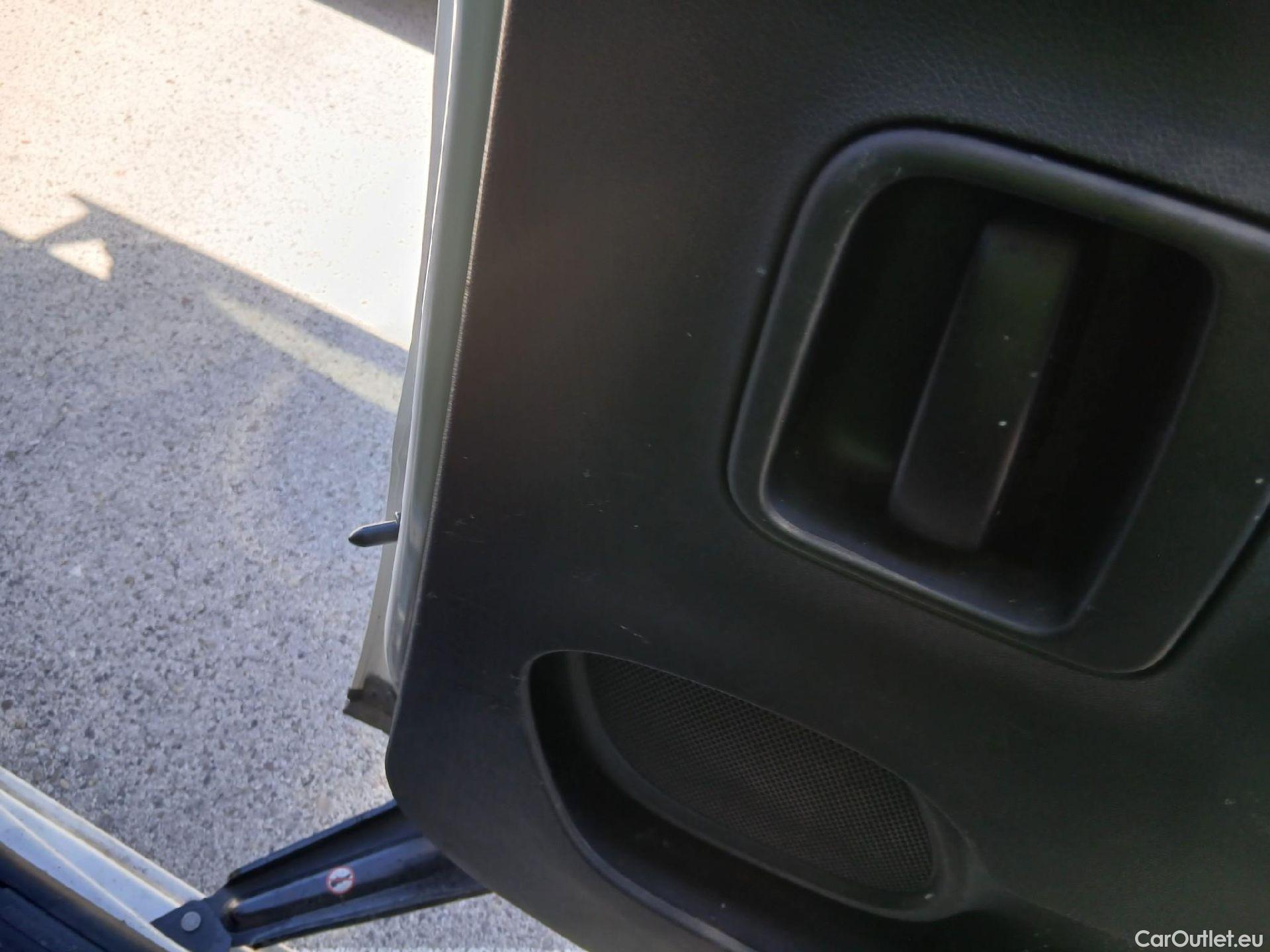  Citroen  Berlingo CITROEN  / 2018 / 5P / monovolumen compacto Talla M BlueHDi 100 SHINE #62