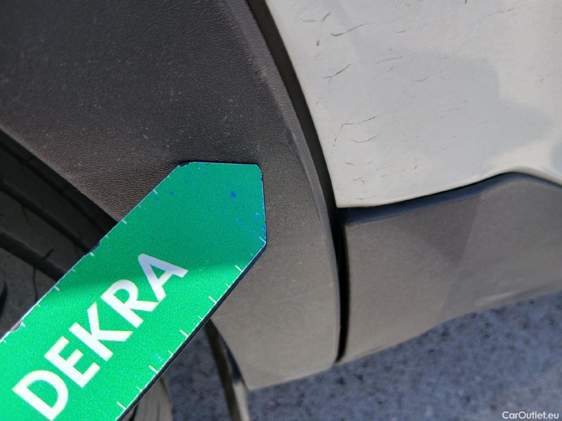  Volvo  XC 40 VOLVO XC40 / 2017 / 5P / todoterreno 1.5 T5 Twin Recharge R-Design Auto #32