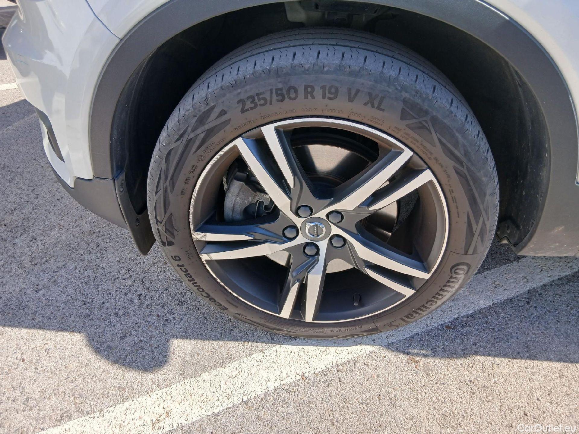  Volvo  XC 40 VOLVO XC40 / 2017 / 5P / todoterreno 1.5 T5 Twin Recharge R-Design Auto #9