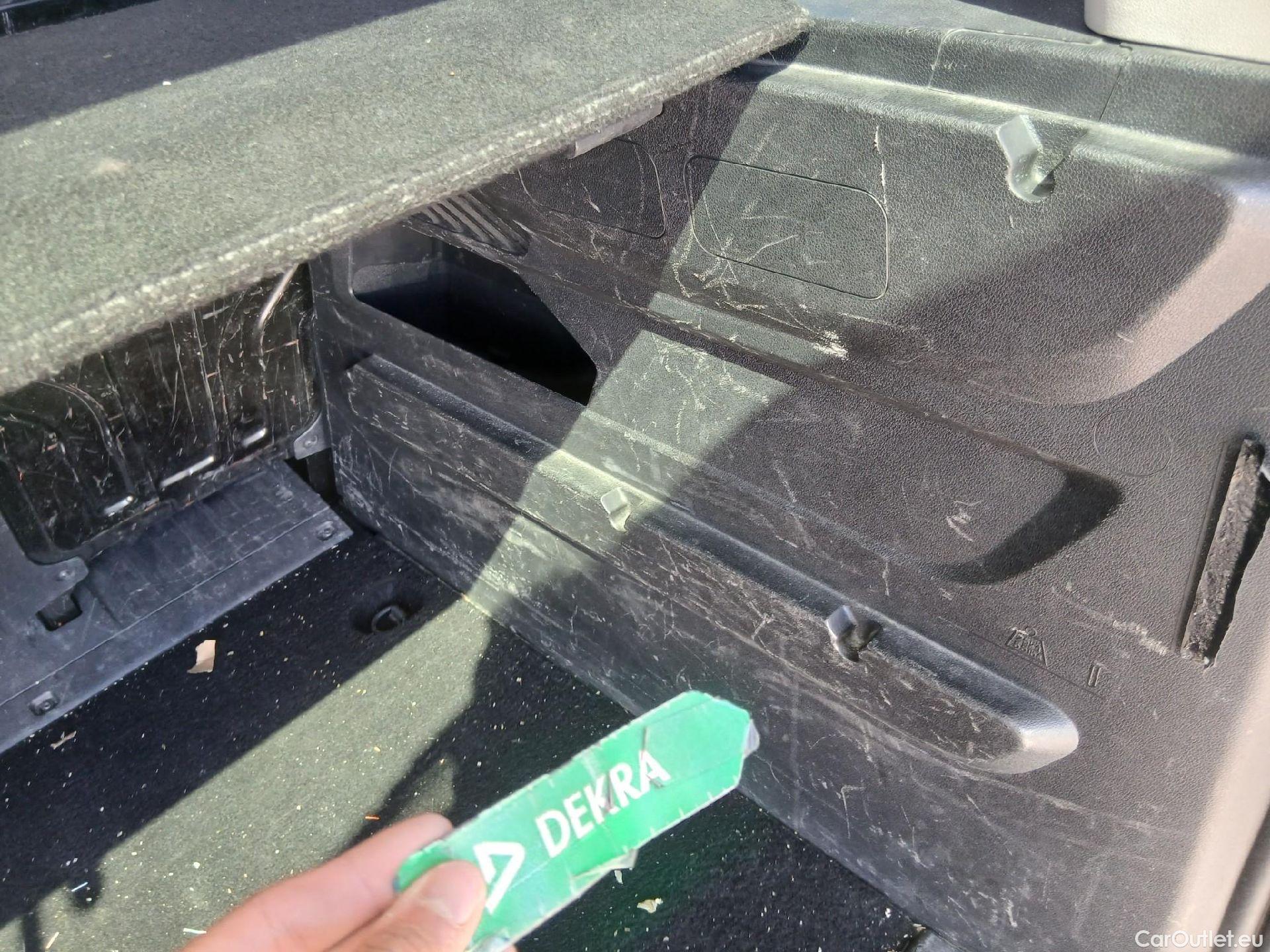  Citroen  Berlingo CITROEN  / 2018 / 5P / monovolumen compacto Talla M BlueHDi 100 SHINE #40