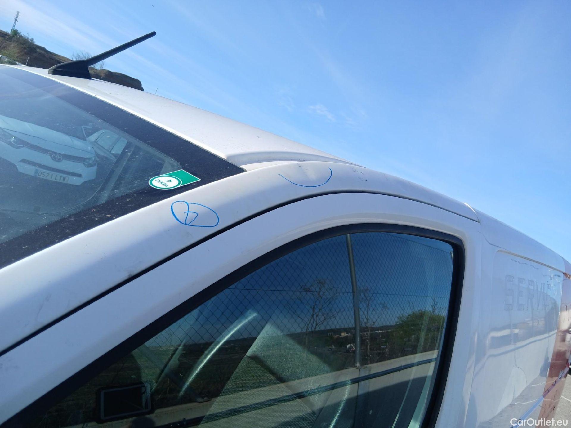  Toyota  Proace TOYOTA  / 2016 / 4P / furgón FU. MEDIO (L1) 2.0D 90kW COMFORT CARGA + #28