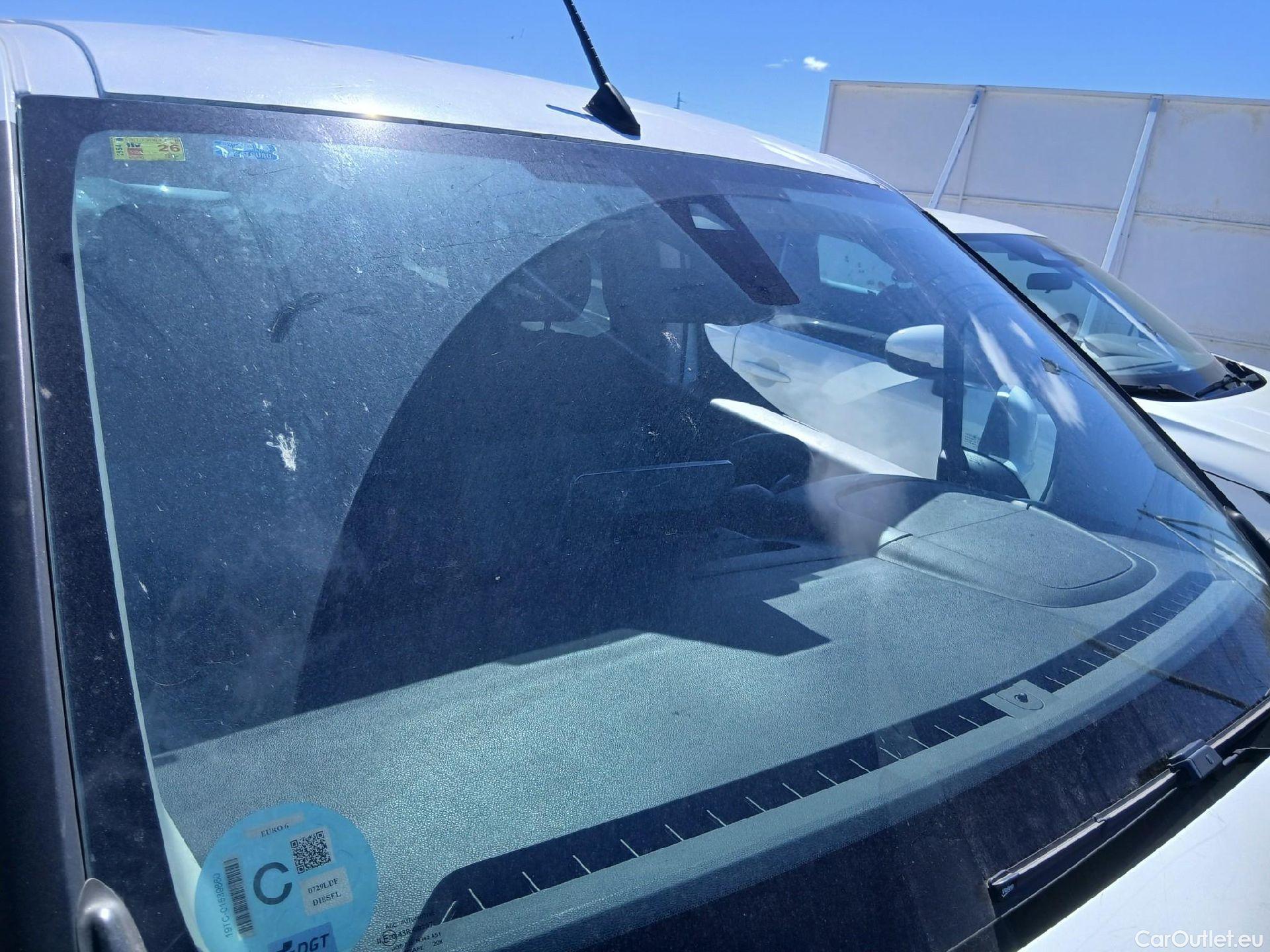  Citroen  Berlingo CITROEN  / 2018 / 5P / monovolumen compacto Talla M BlueHDi 100 SHINE #1