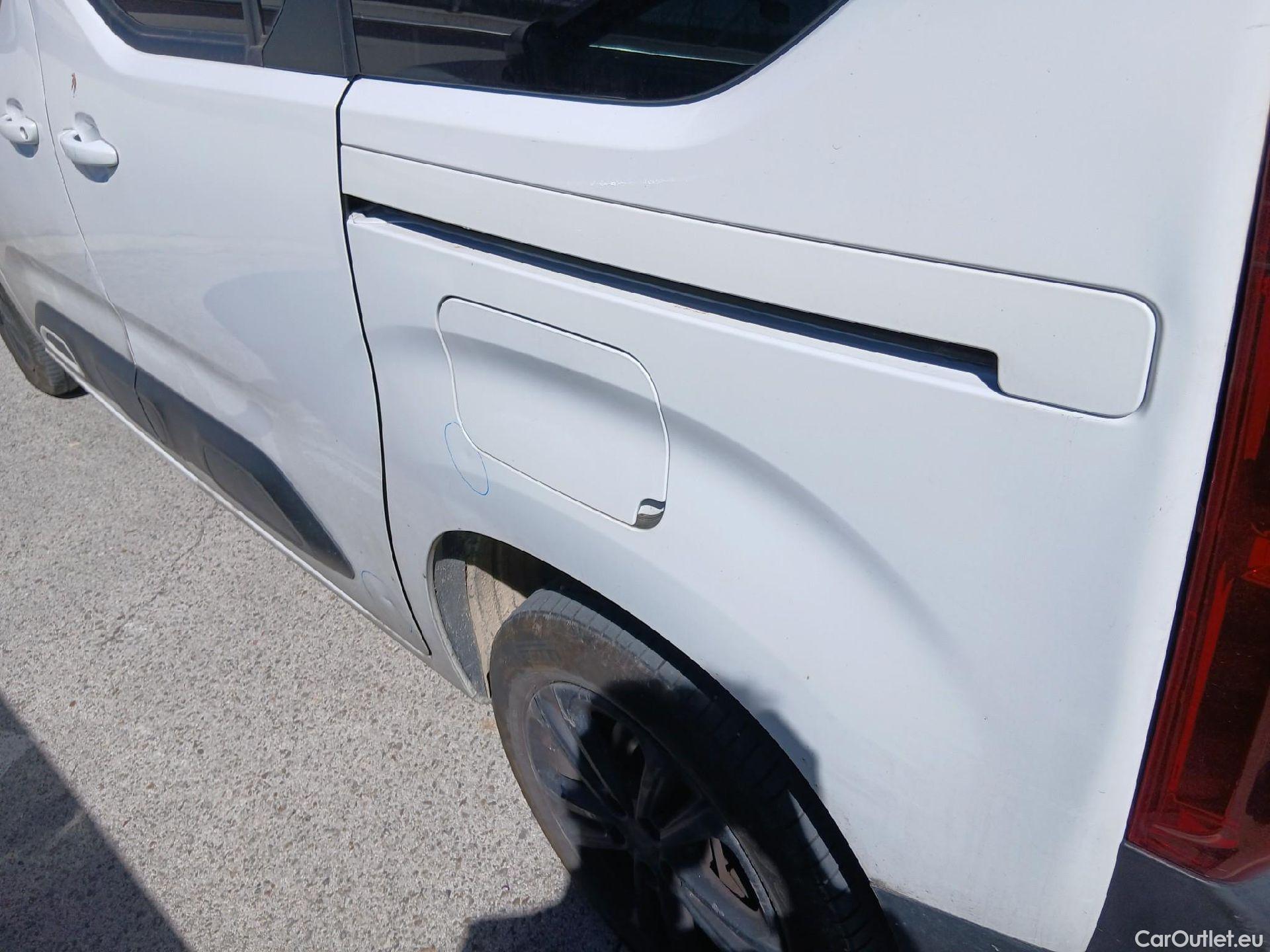  Citroen  Berlingo CITROEN  / 2018 / 5P / monovolumen compacto Talla M BlueHDi 100 SHINE #28