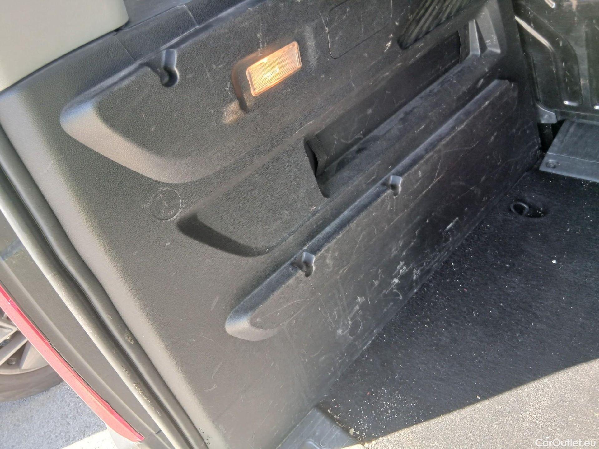  Citroen  Berlingo CITROEN  / 2018 / 5P / monovolumen compacto Talla M BlueHDi 100 SHINE #39