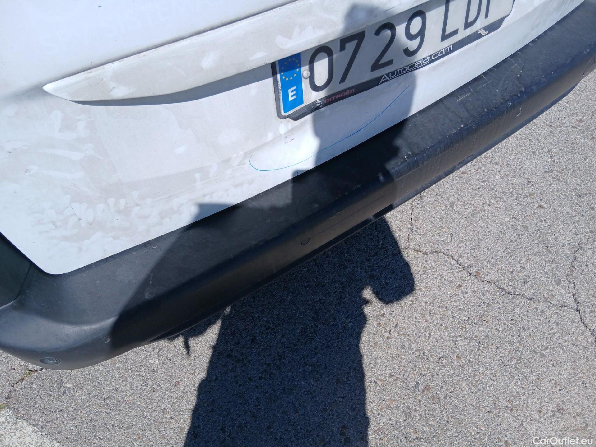  Citroen  Berlingo CITROEN  / 2018 / 5P / monovolumen compacto Talla M BlueHDi 100 SHINE #35