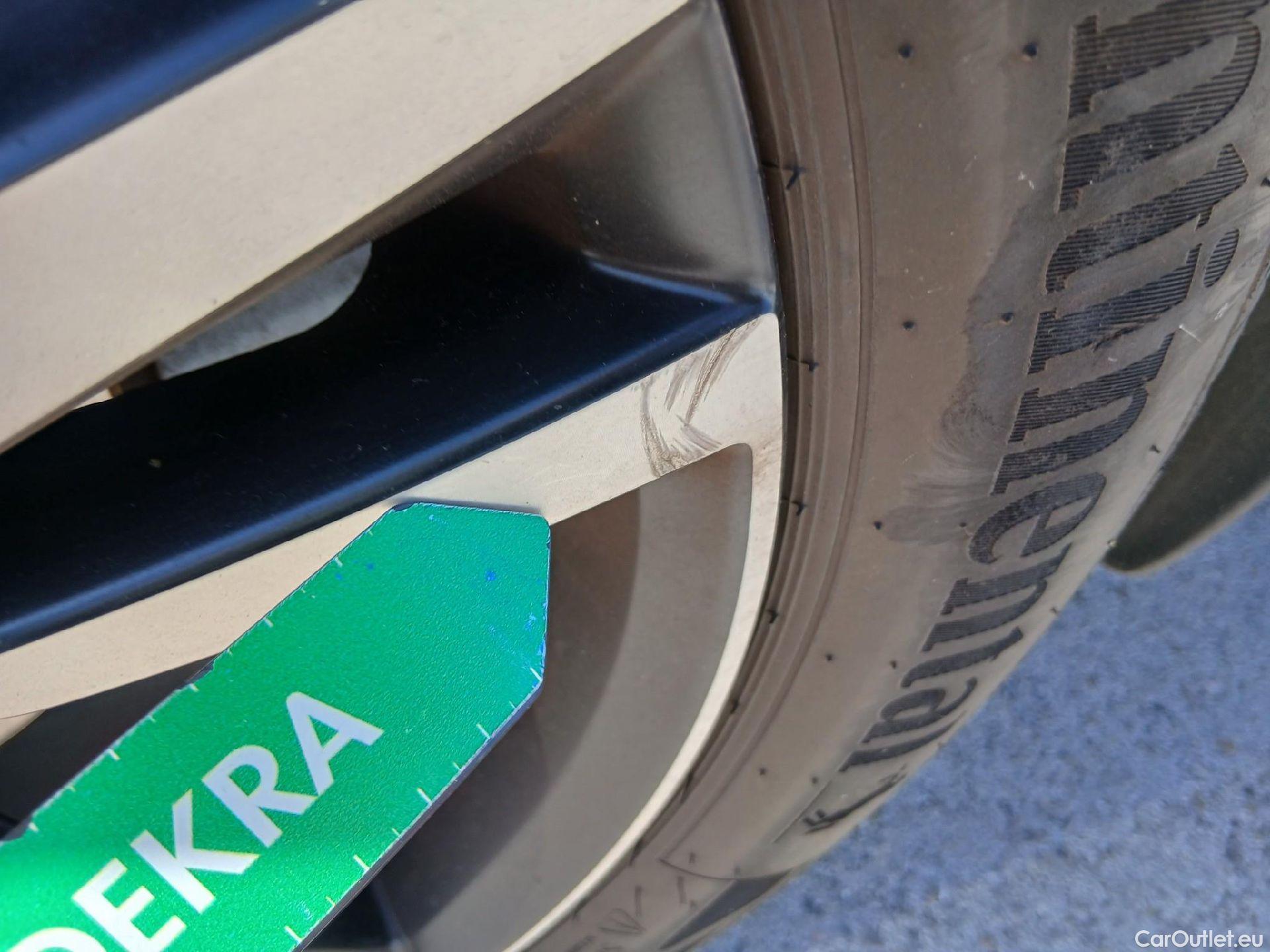  Volvo  XC 40 VOLVO XC40 / 2017 / 5P / todoterreno 1.5 T5 Twin Recharge R-Design Auto #27