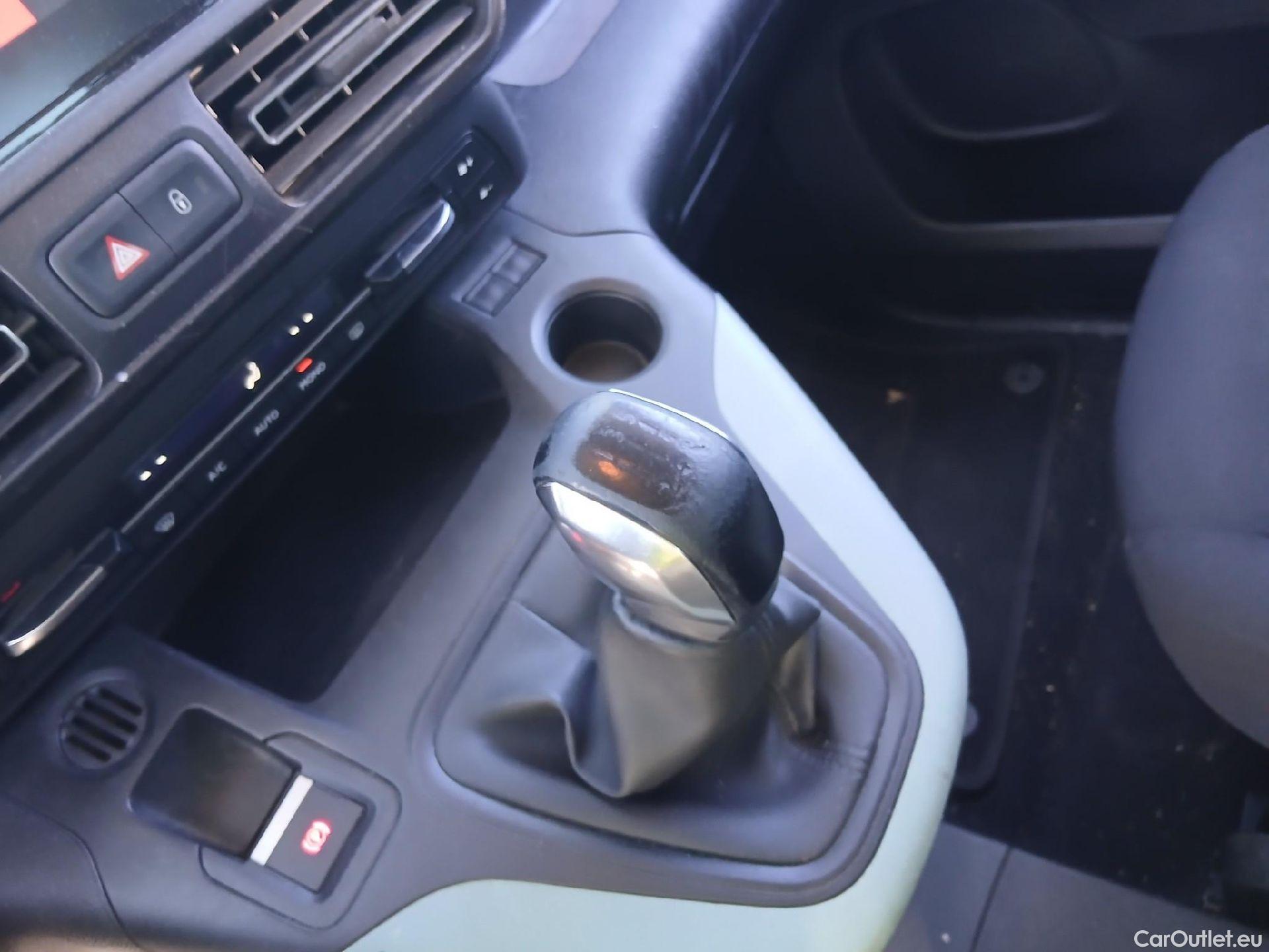  Citroen  Berlingo CITROEN  / 2018 / 5P / monovolumen compacto Talla M BlueHDi 100 SHINE #20