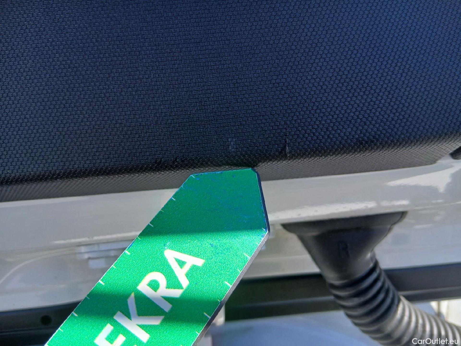  Bmw  Serie 1 BMW  / 2019 / 5P / berlina con portón 118i #31