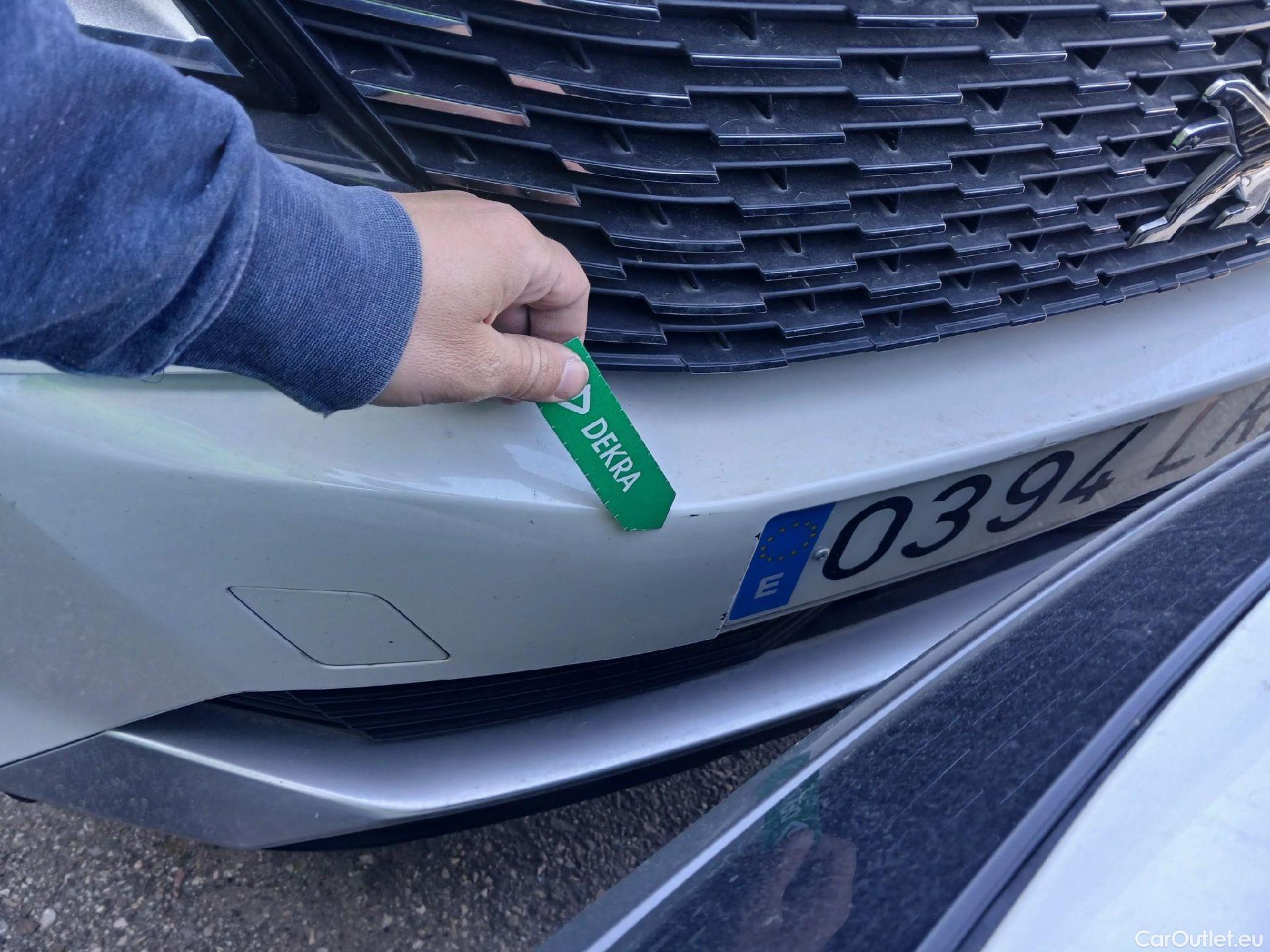  Peugeot  3008 PEUGEOT  / 2020 / 5P / todoterreno 1.2 PureTech 96KW S&S Active Pack EAT8 #3