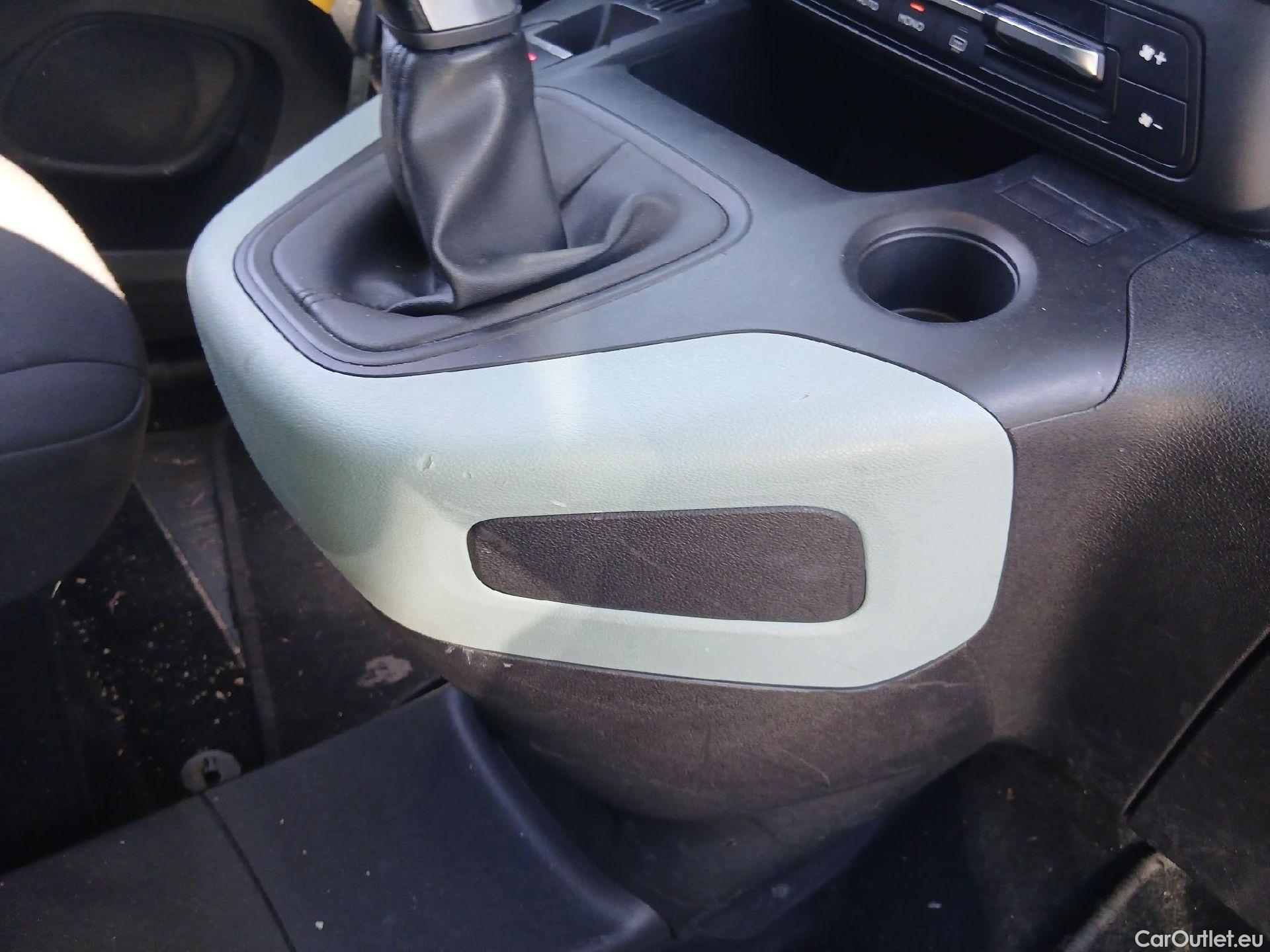  Citroen  Berlingo CITROEN  / 2018 / 5P / monovolumen compacto Talla M BlueHDi 100 SHINE #66